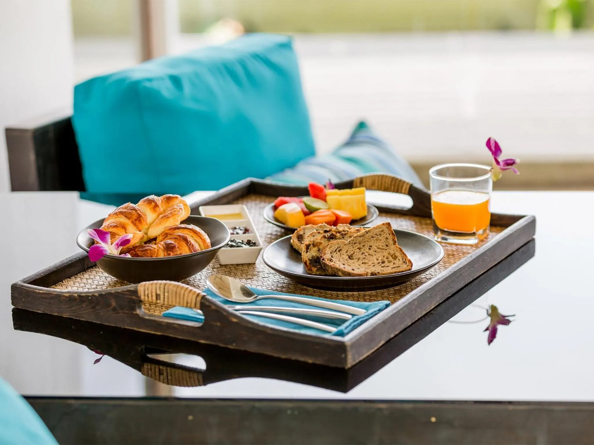 Food and drinks in Villa Chi Samui - SHA Extra Plus