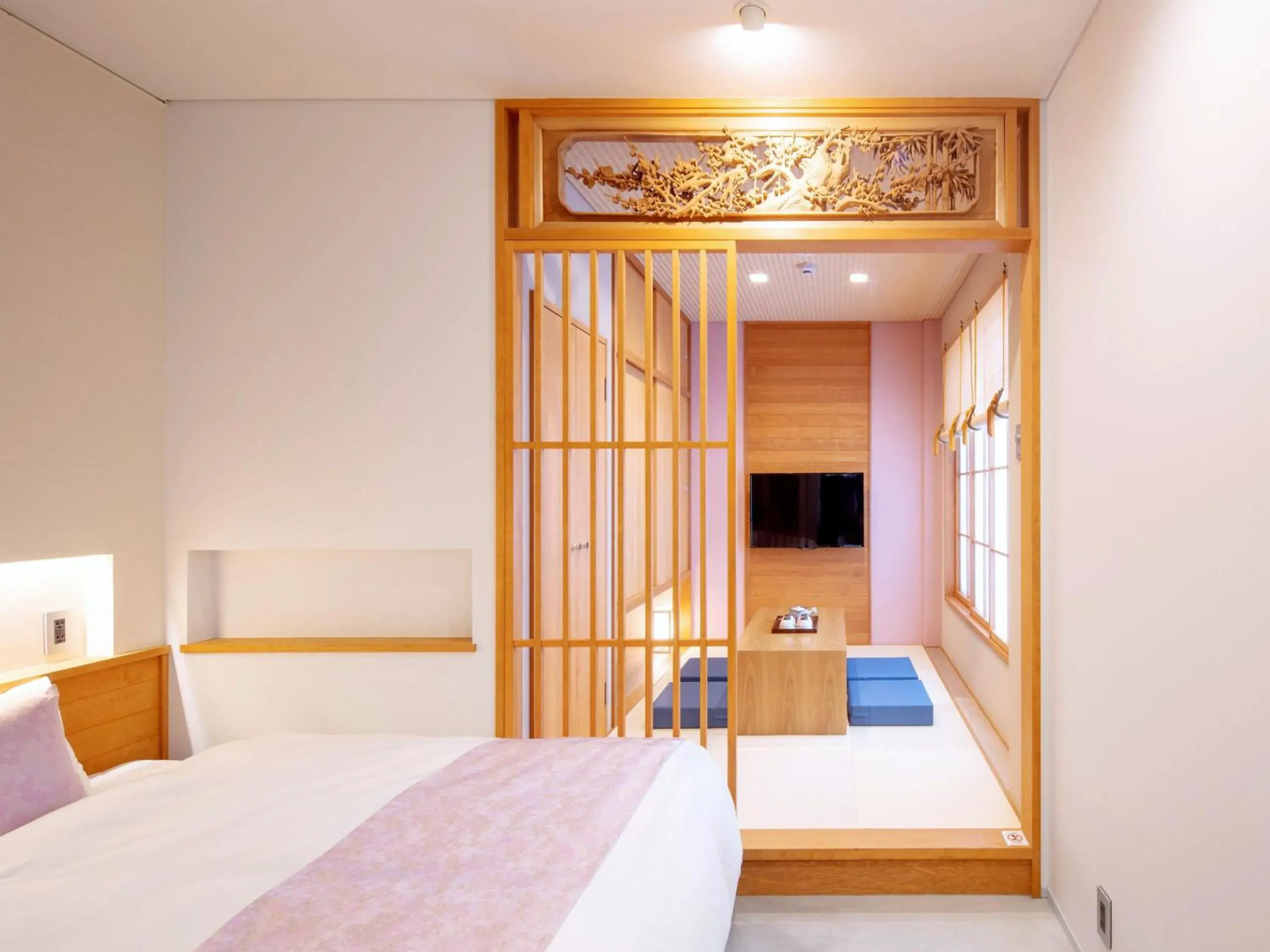 Communal lounge/ TV room, Bed in Tanakaya Kyoto Karasuma
