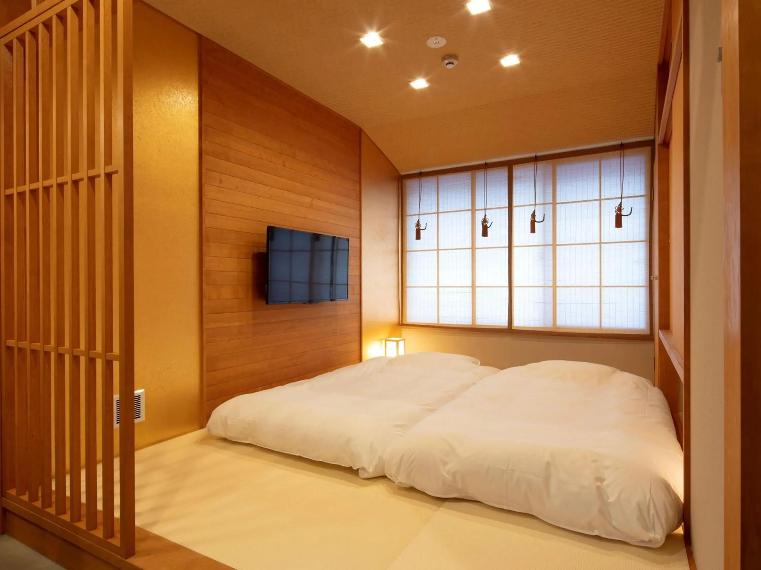 Photo of the whole room, Bed in Tanakaya Kyoto Karasuma