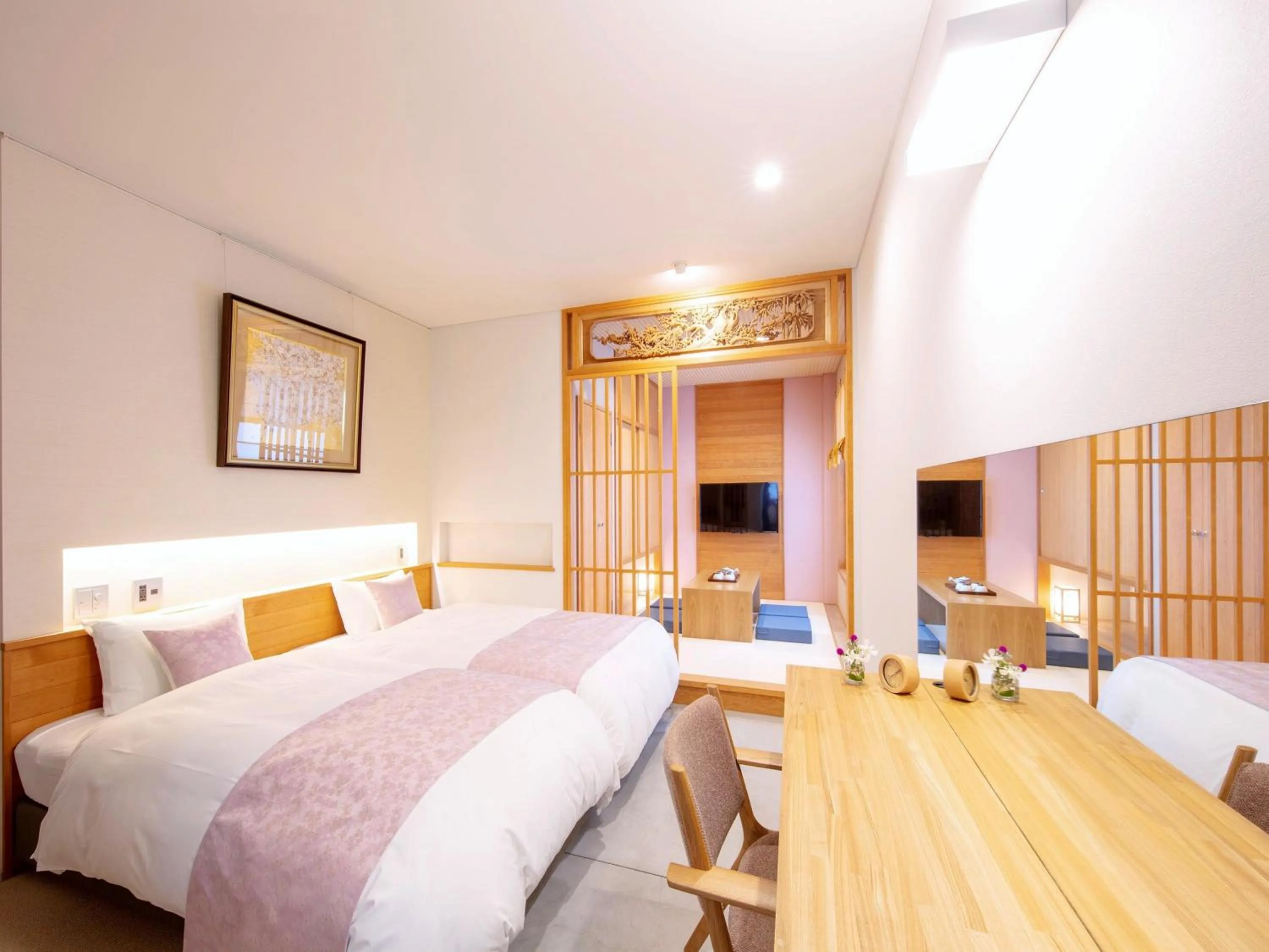 TV and multimedia in Tanakaya Kyoto Karasuma