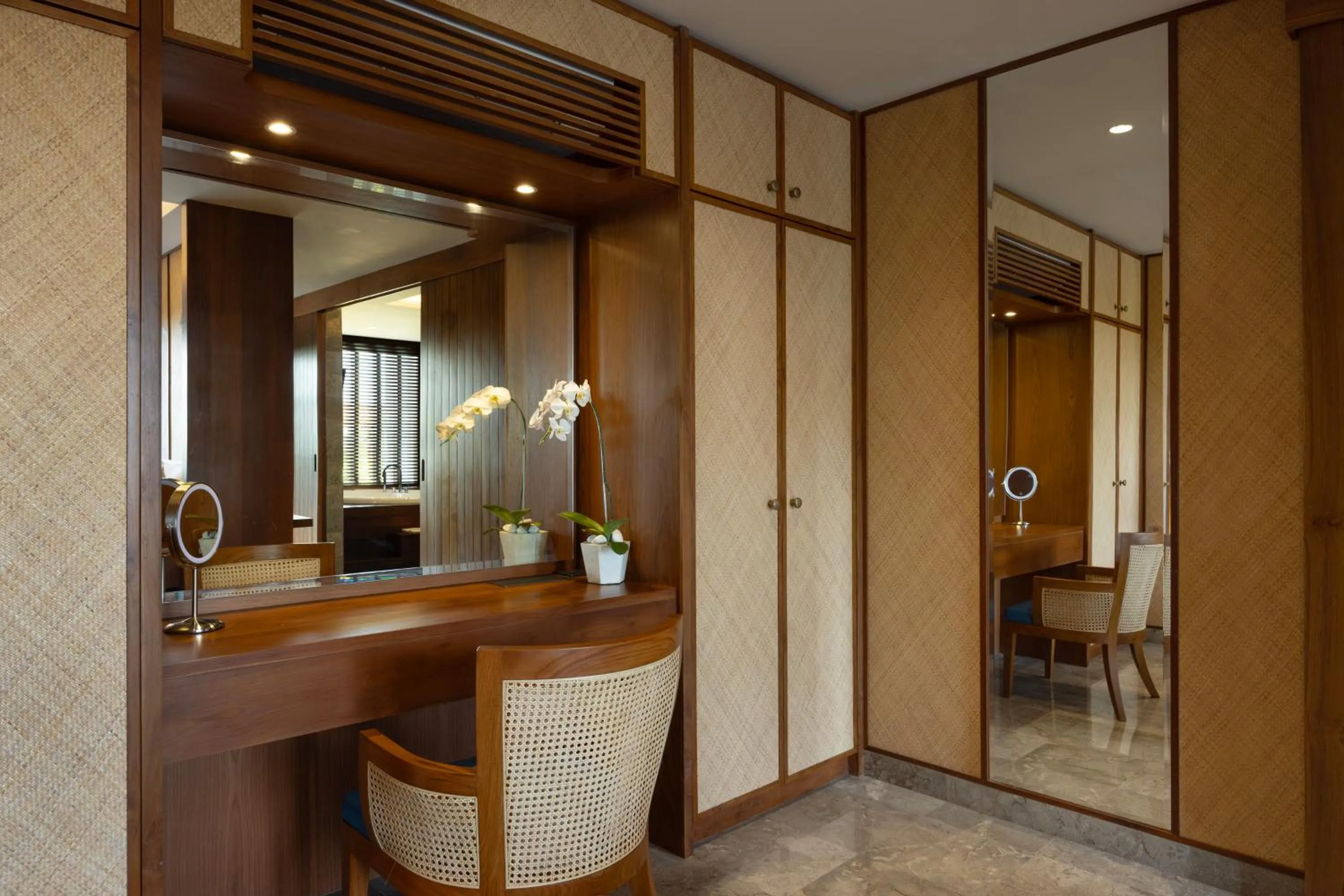 wardrobe in Adiwana Bisma