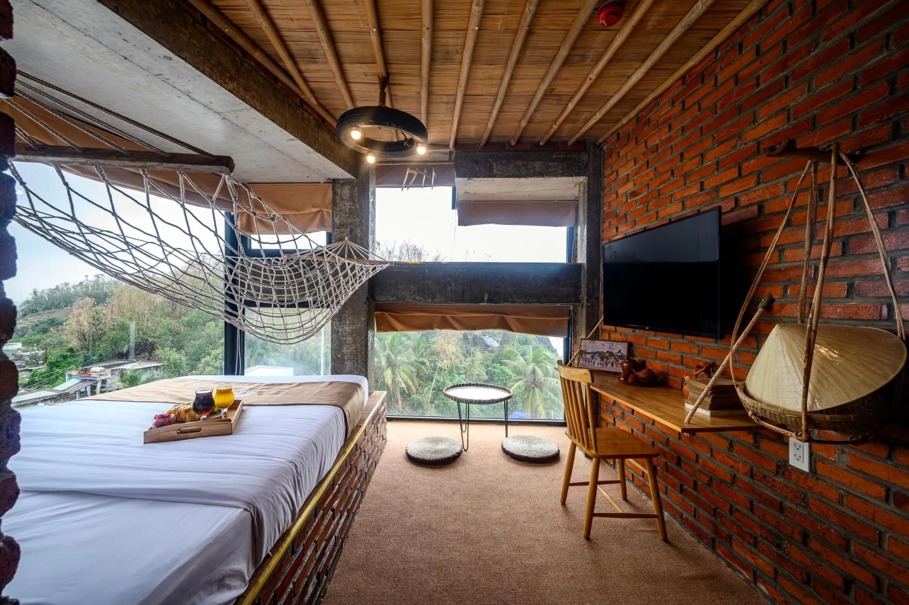bunk bed, Bed in Mira Bãi Xếp Quy Nhơn - The Hidden Jewel