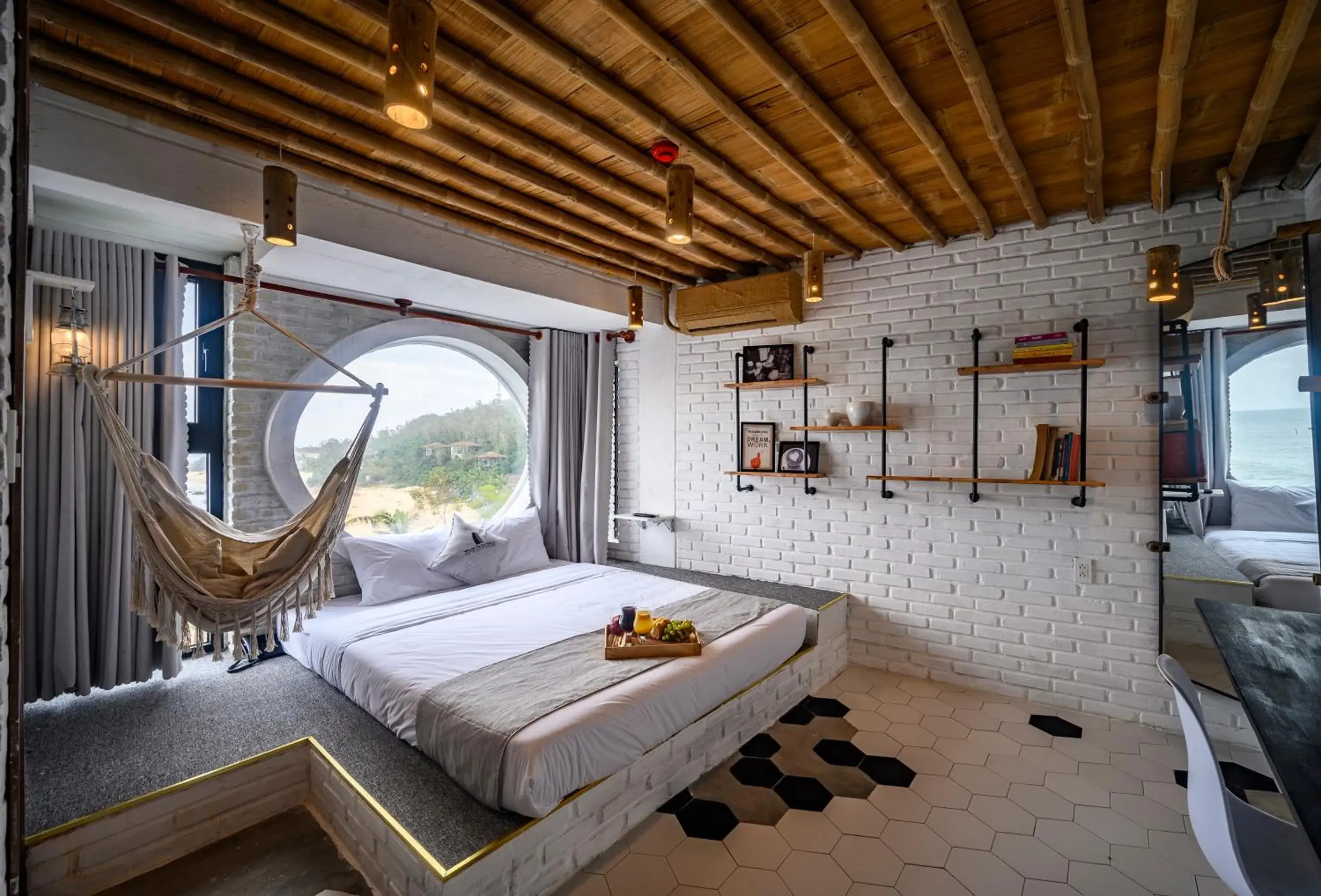 Photo of the whole room, Bed in Mira Bãi Xếp Quy Nhơn - The Hidden Jewel Photo of the whole room, Bed in Mira Bãi Xếp Quy Nhơn - The Hidden Jewel