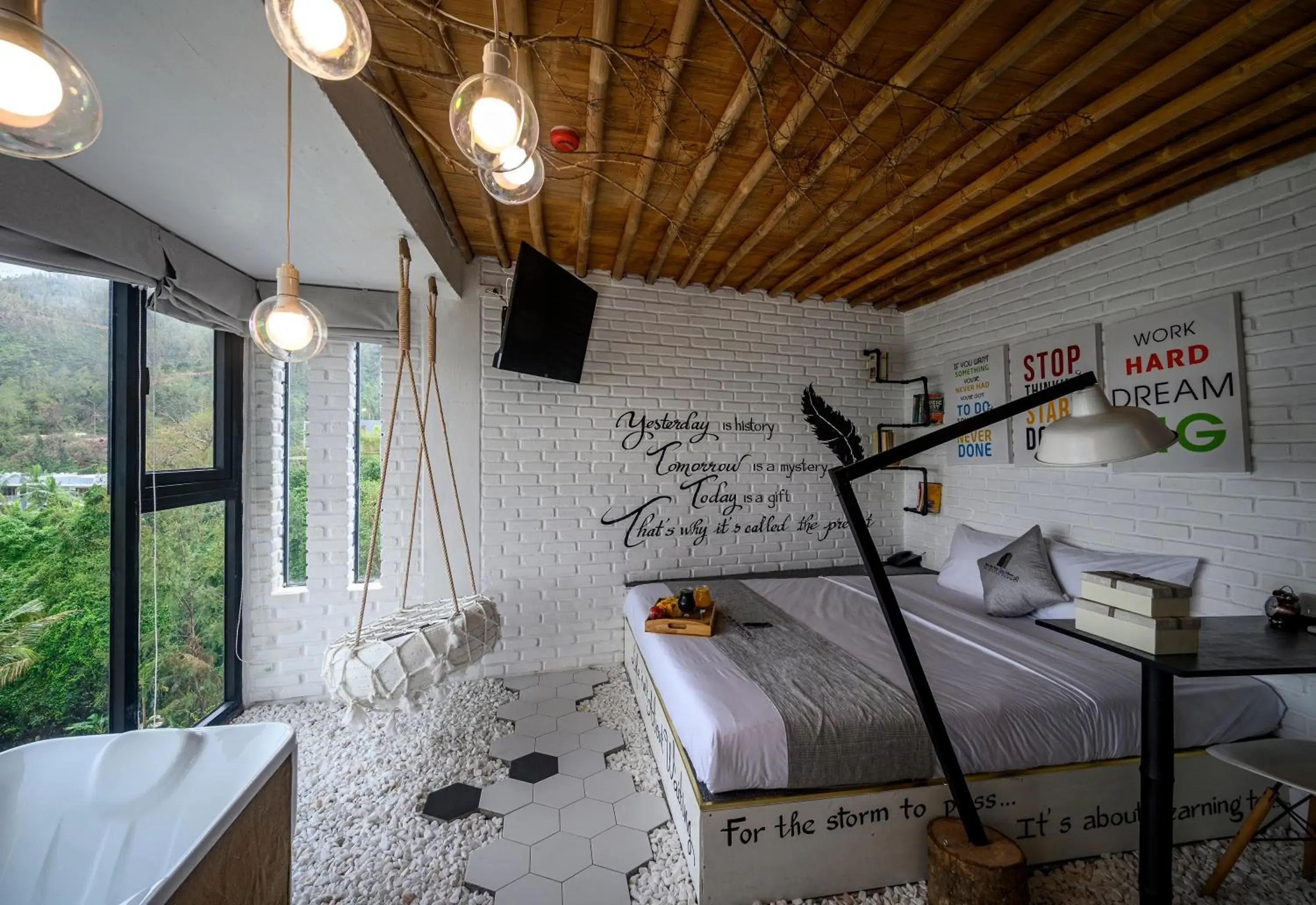 Photo of the whole room, Bed in Mira Bãi Xếp Quy Nhơn - The Hidden Jewel Photo of the whole room, Bed in Mira Bãi Xếp Quy Nhơn - The Hidden Jewel