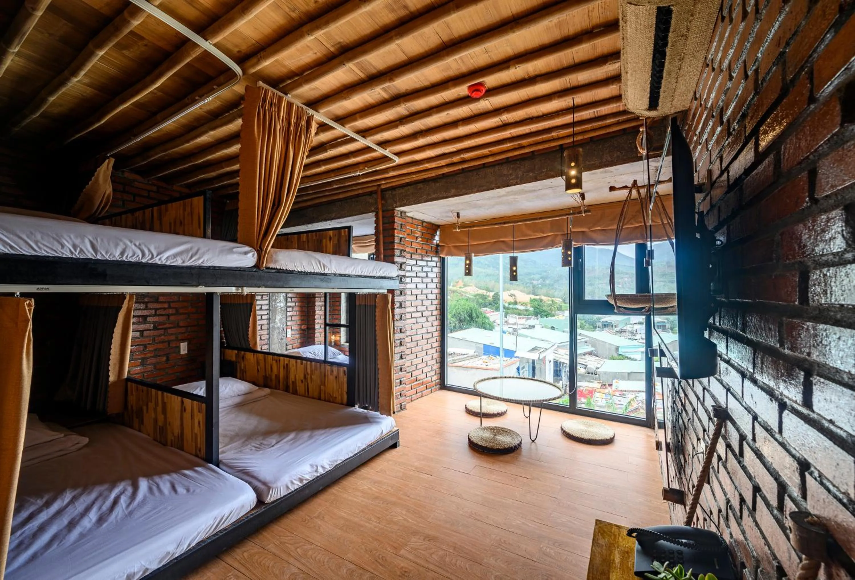 bunk bed, Bed in Mira Bãi Xếp Quy Nhơn - The Hidden Jewel