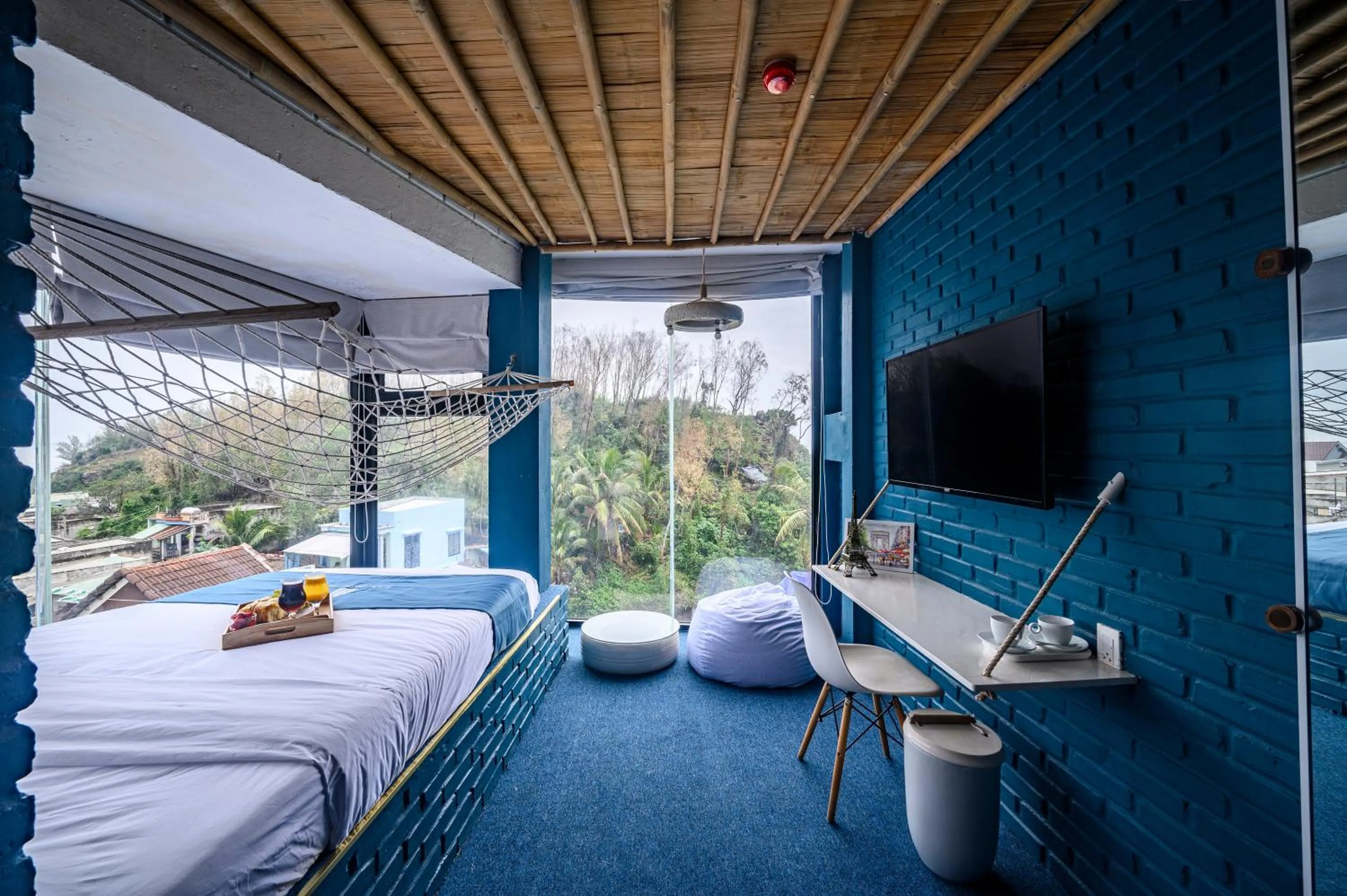 Bedroom, Bed in Mira Bãi Xếp Quy Nhơn - The Hidden Jewel