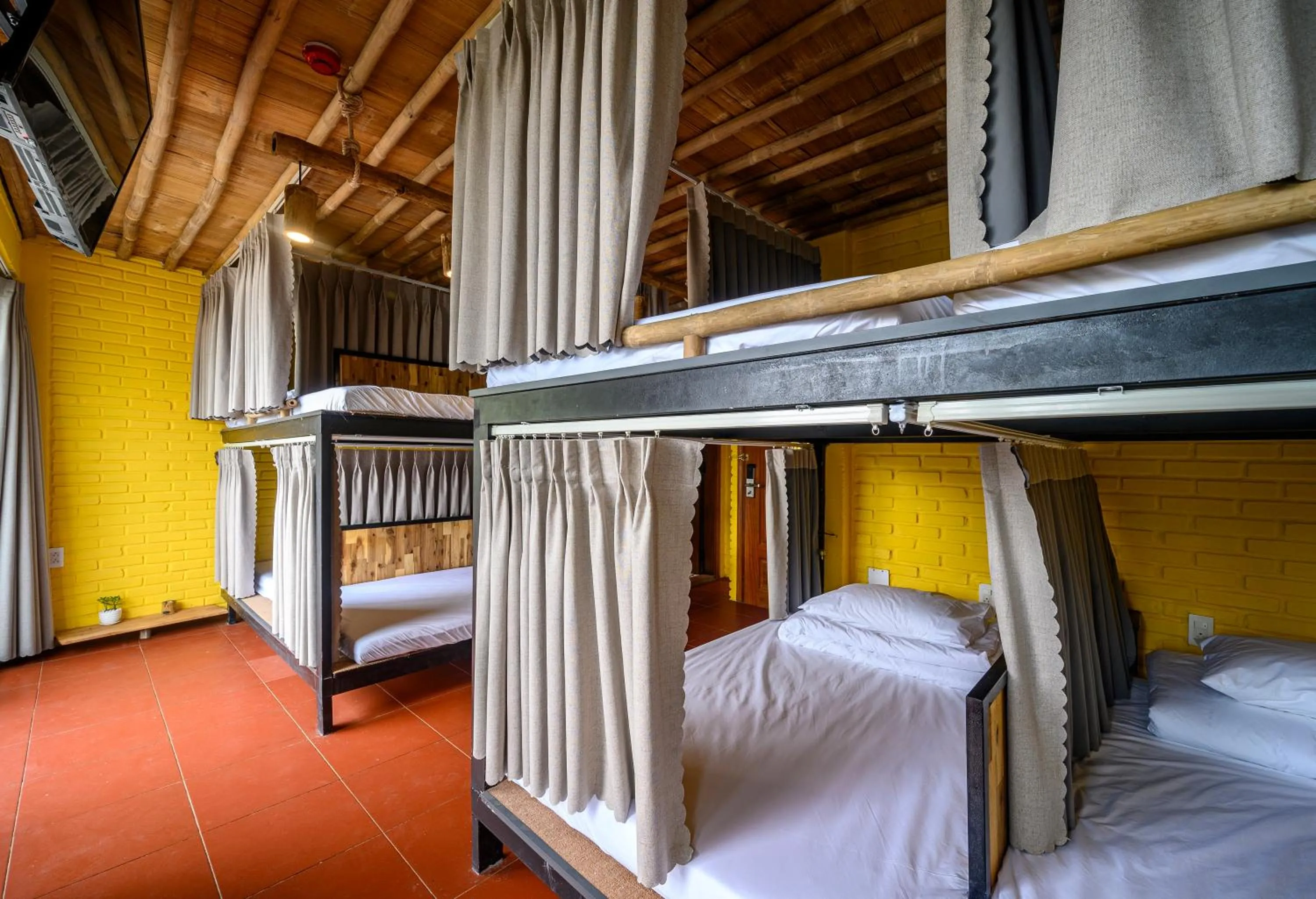 bunk bed, Bed in Mira Bãi Xếp Quy Nhơn - The Hidden Jewel