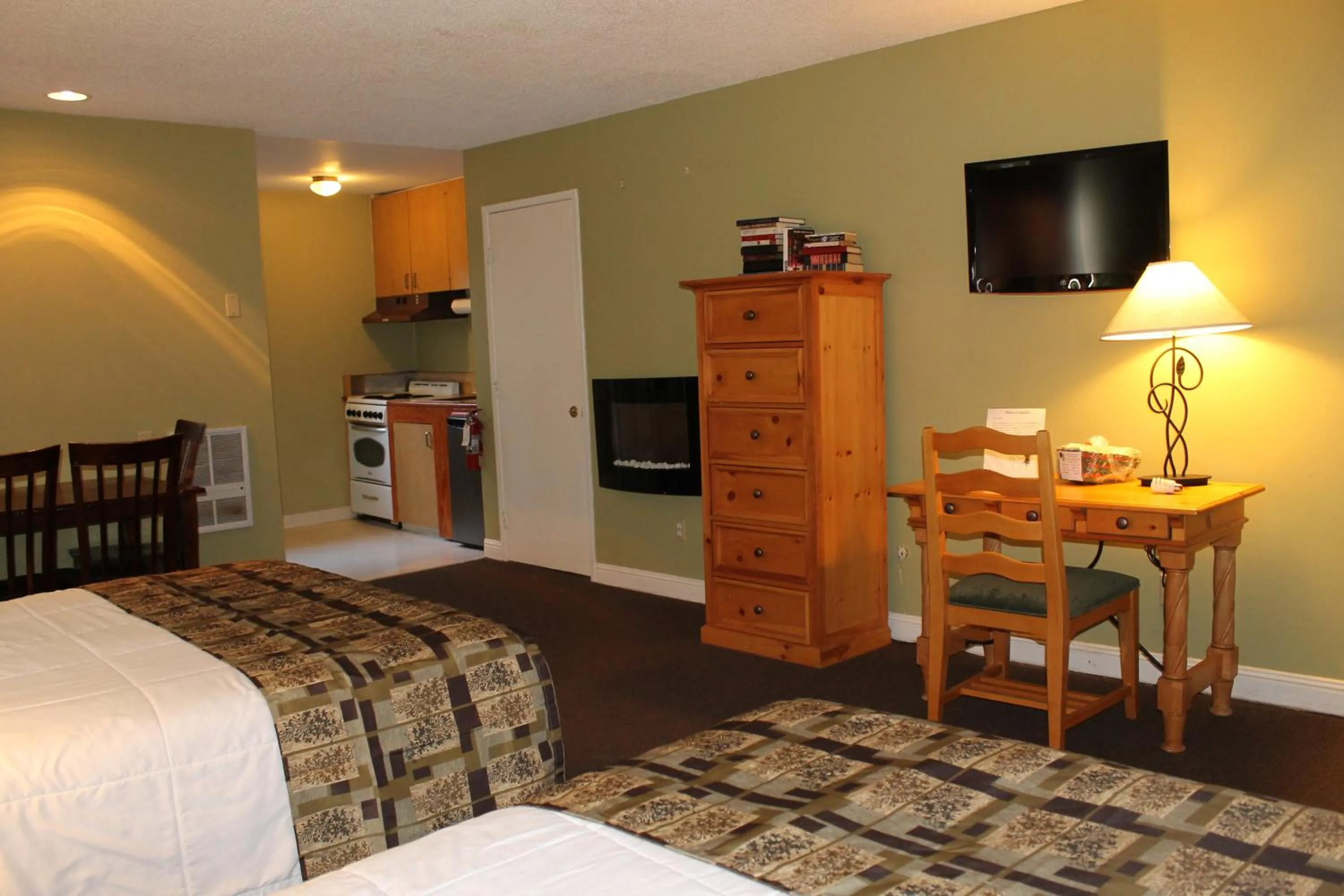 Bed in Big Pines Mountain House