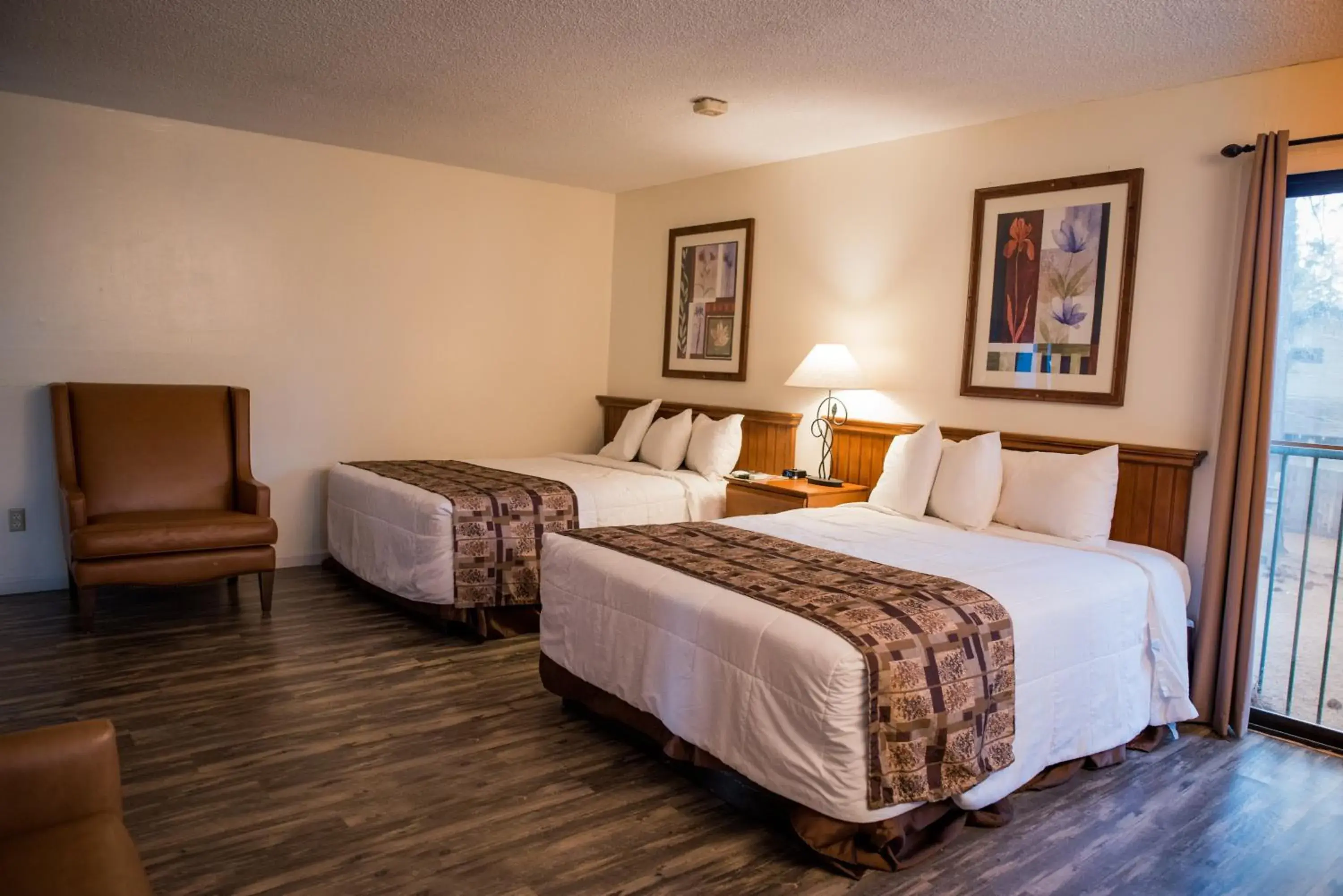 Photo of the whole room, Bed in Big Pines Mountain House Photo of the whole room, Bed in Big Pines Mountain House
