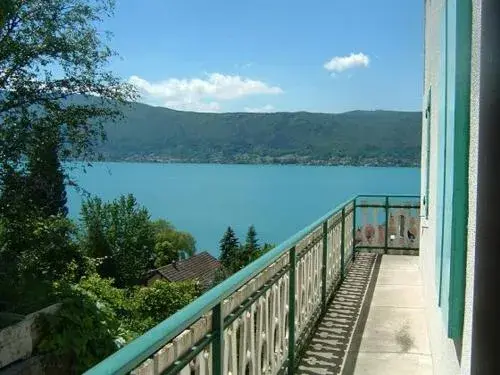 Villa le Lac - Cottage au bord du Lac d' Annecy - chambres - Villa le Lac - Cottage au bord du Lac d' Annecy - chambres -
