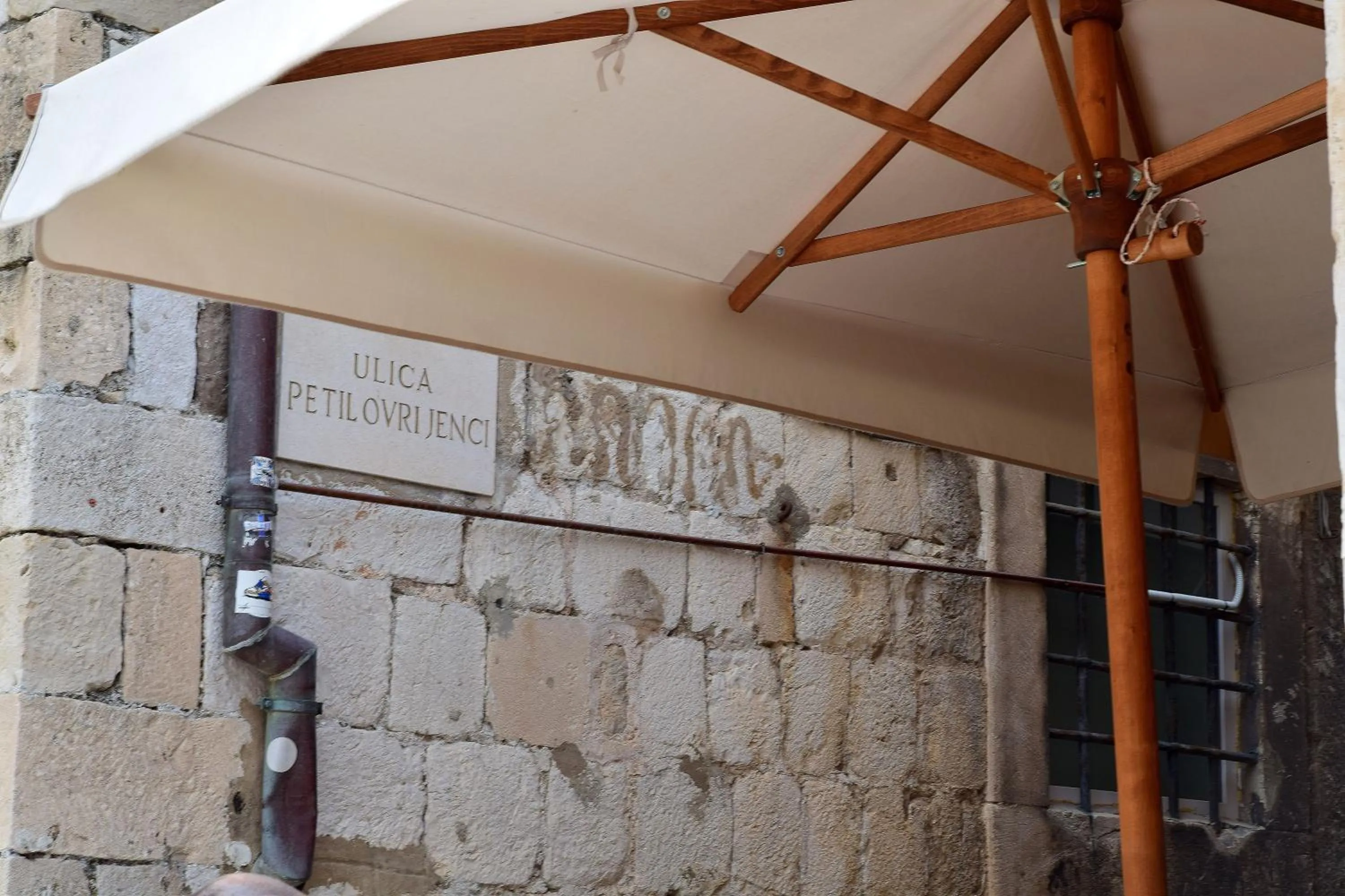 Logo/Certificate/Sign in Apartment Dona Vesna