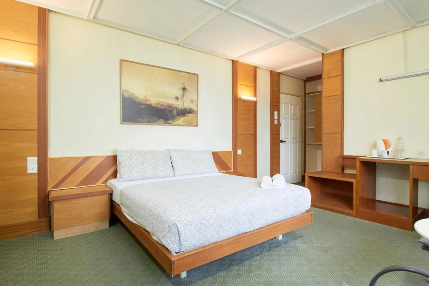 Photo of the whole room, Bed in Bellevue The Penang Hill Hotel, Bukit Bendera