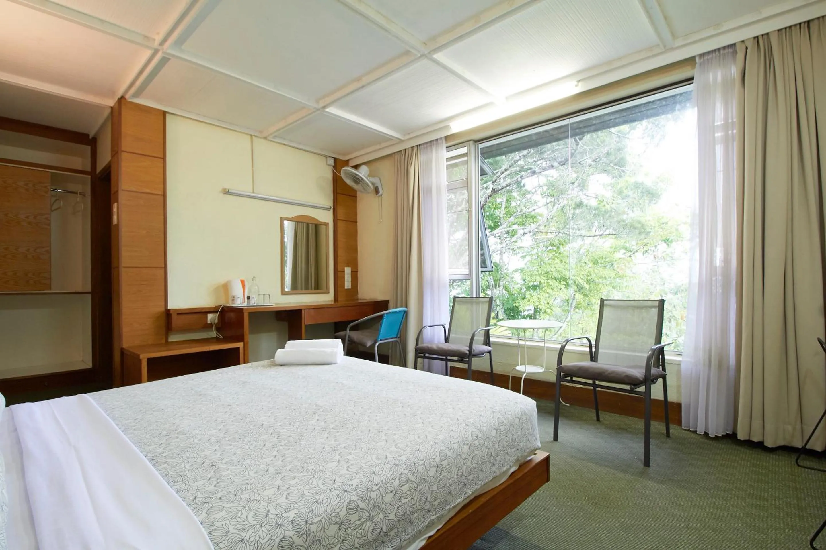 Photo of the whole room, Bed in Bellevue The Penang Hill Hotel, Bukit Bendera