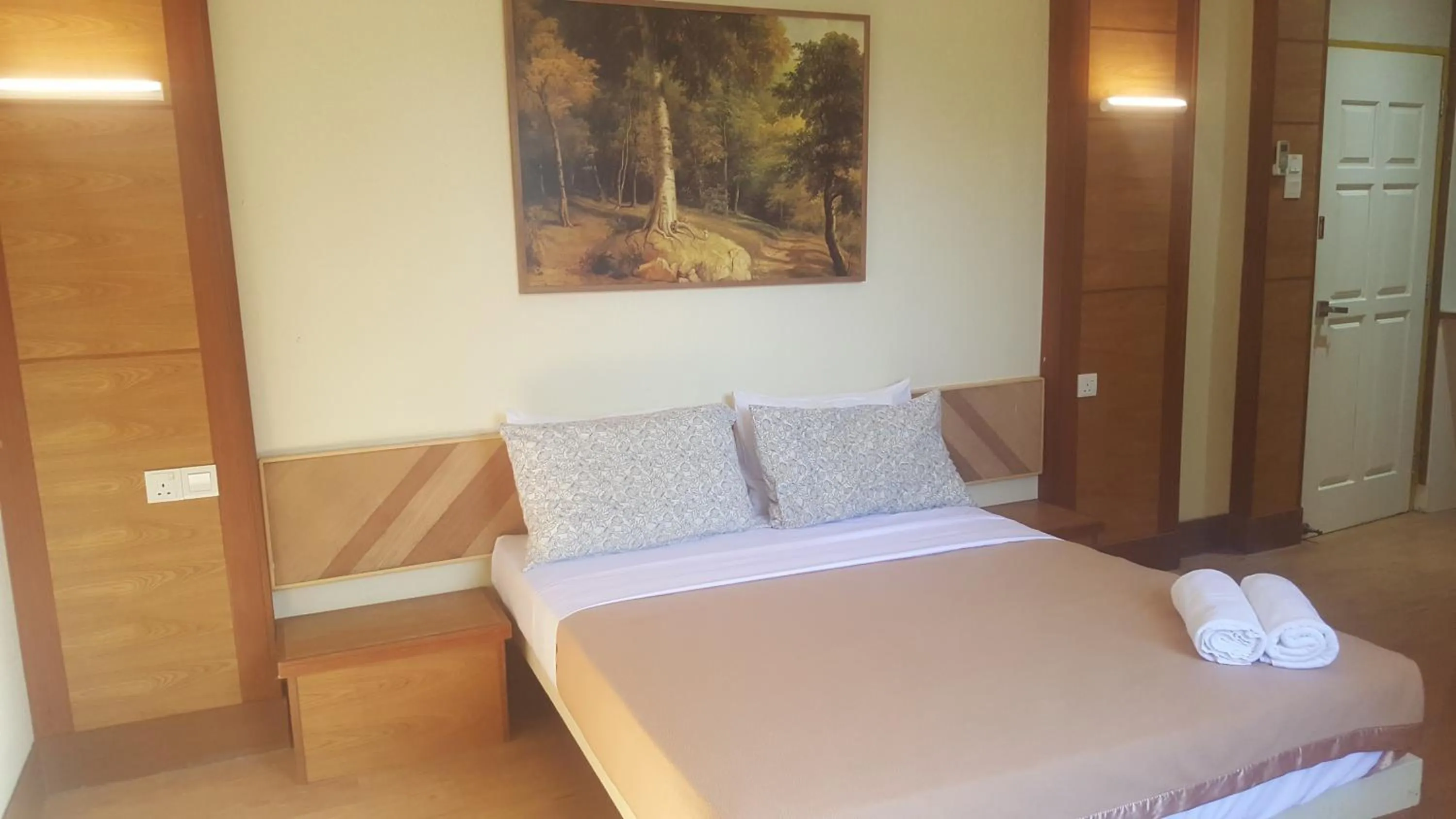 Photo of the whole room, Bed in Bellevue The Penang Hill Hotel, Bukit Bendera