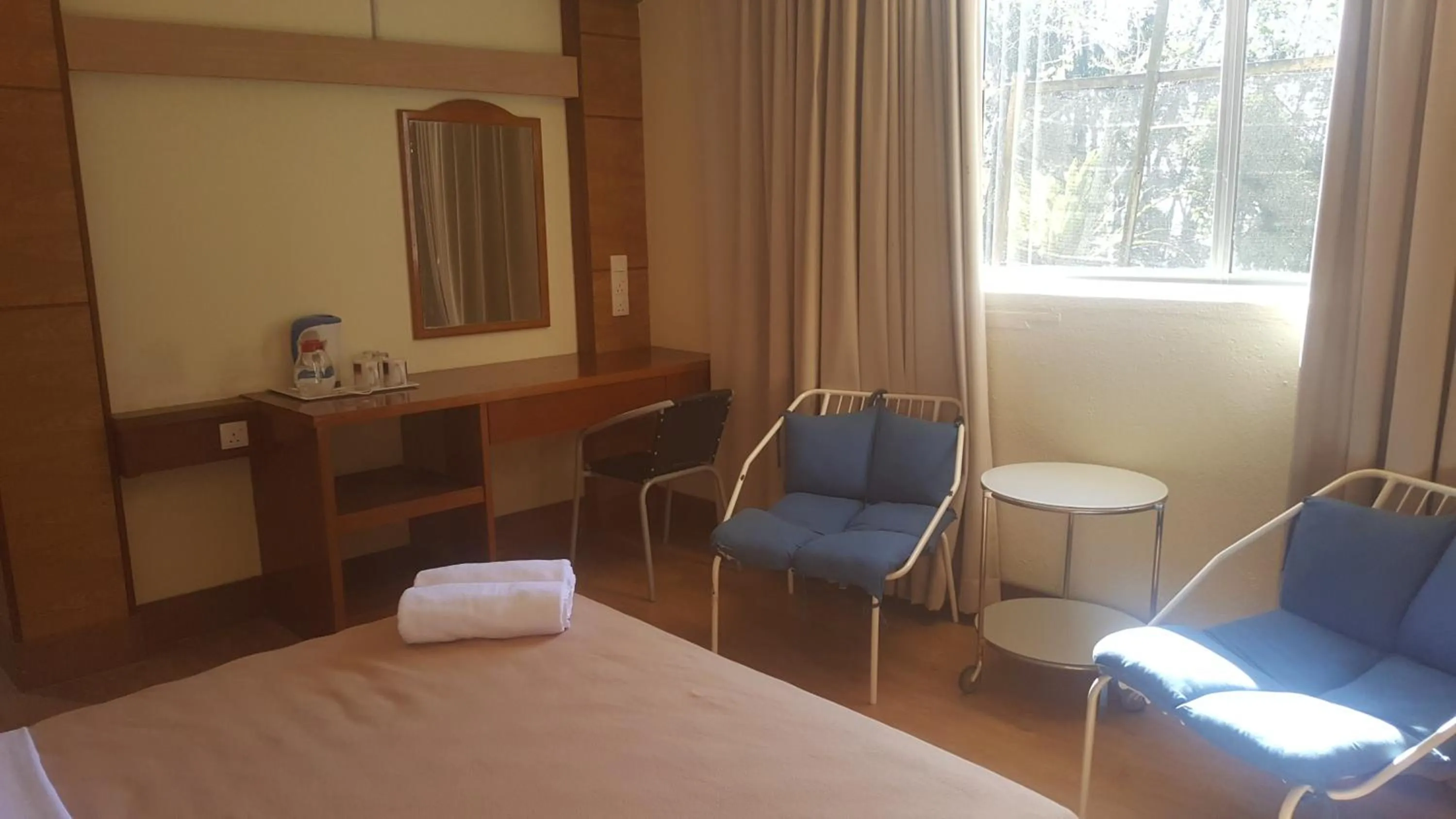 Photo of the whole room, Bed in Bellevue The Penang Hill Hotel, Bukit Bendera