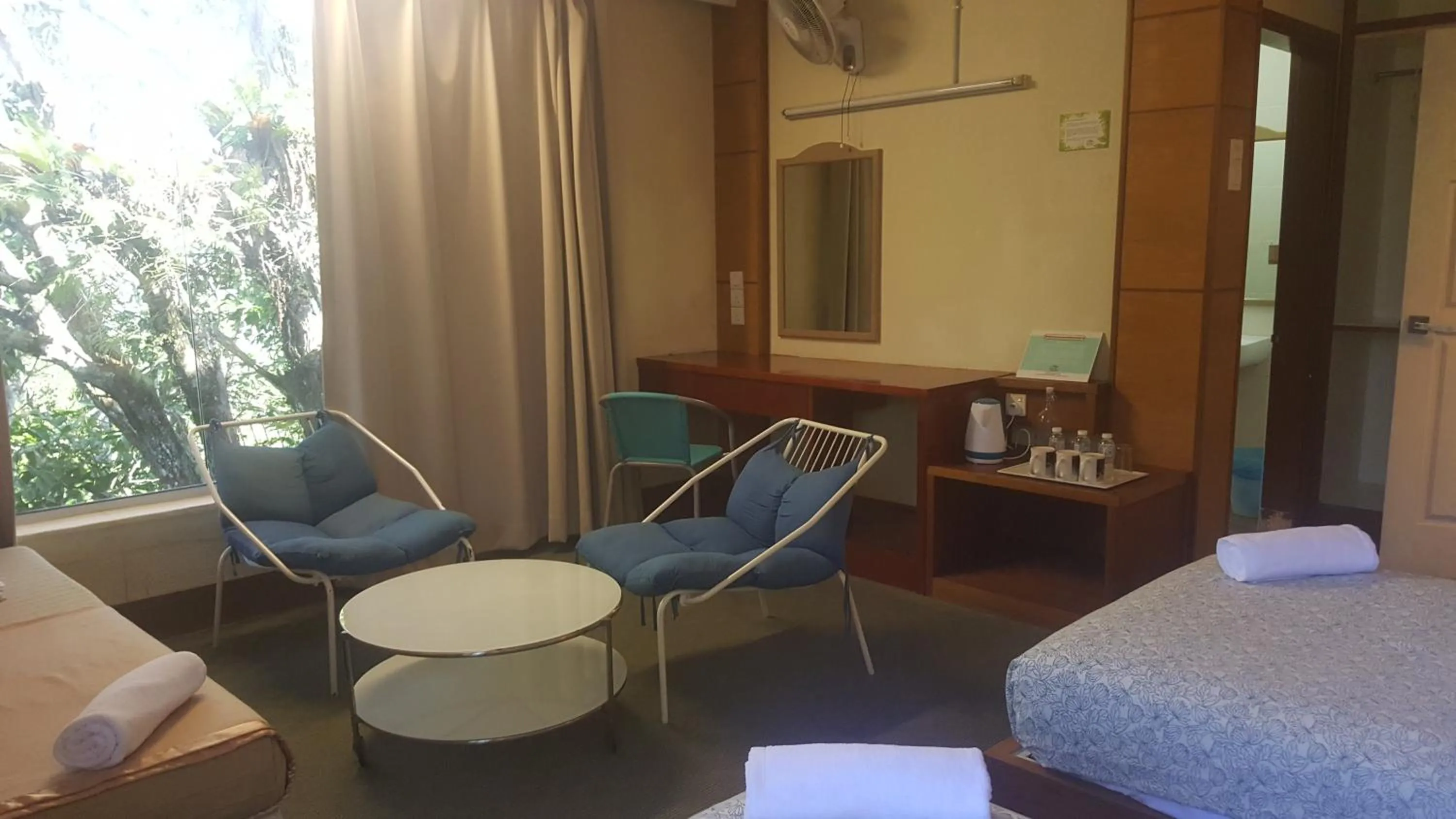 Living room in Bellevue The Penang Hill Hotel, Bukit Bendera