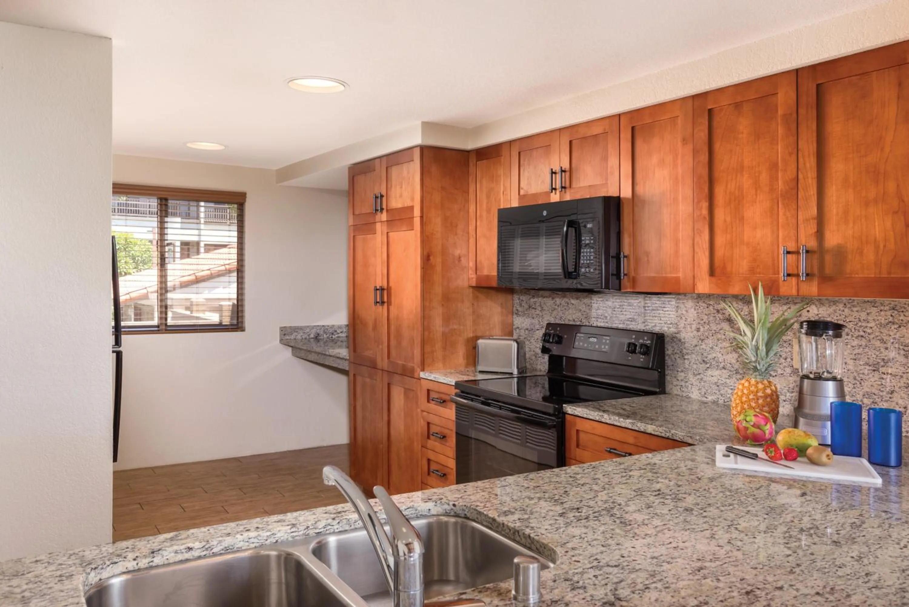 Kitchen or kitchenette in Kona Coast Resort