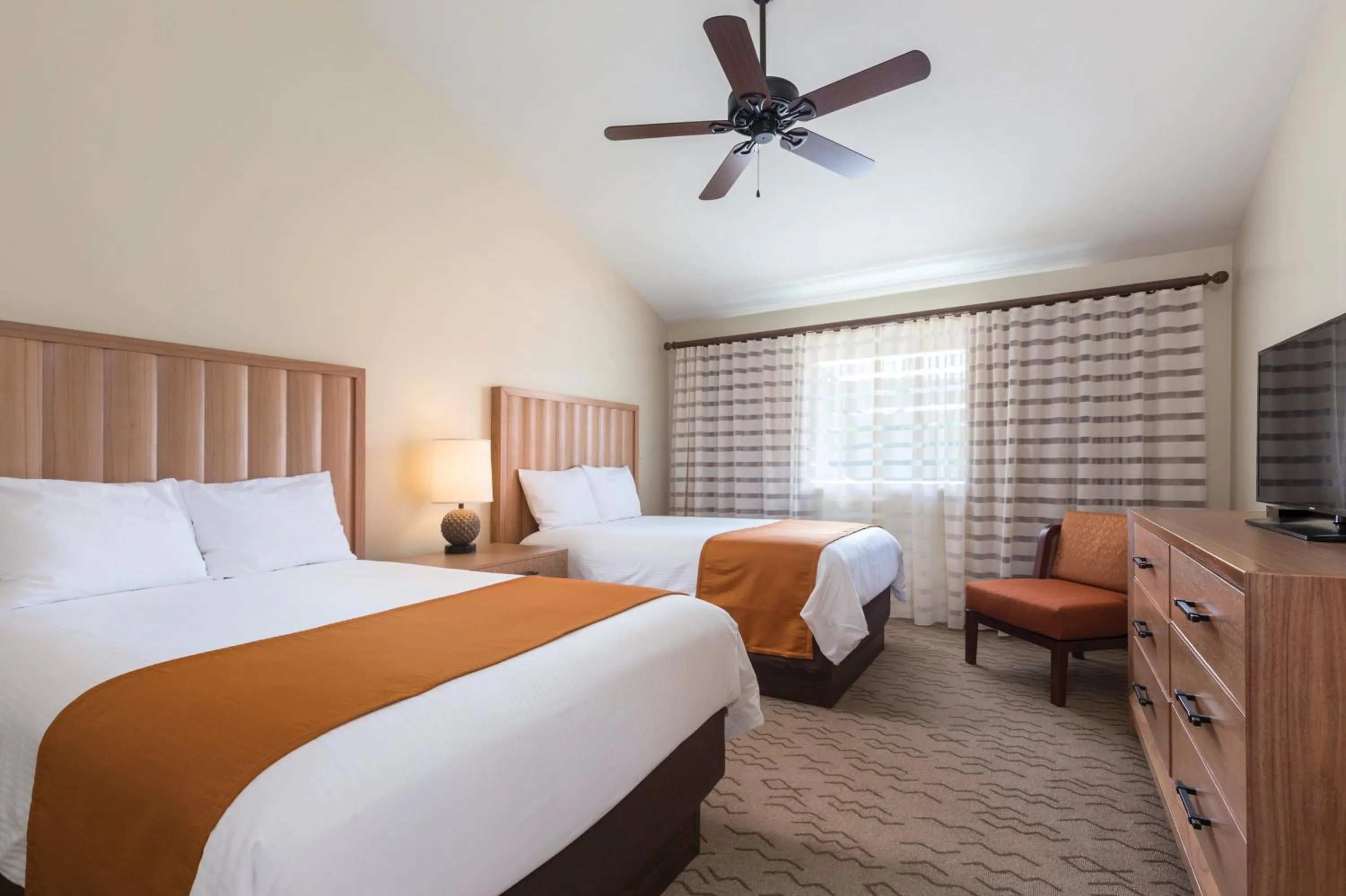 Bedroom, Bed in Kona Coast Resort