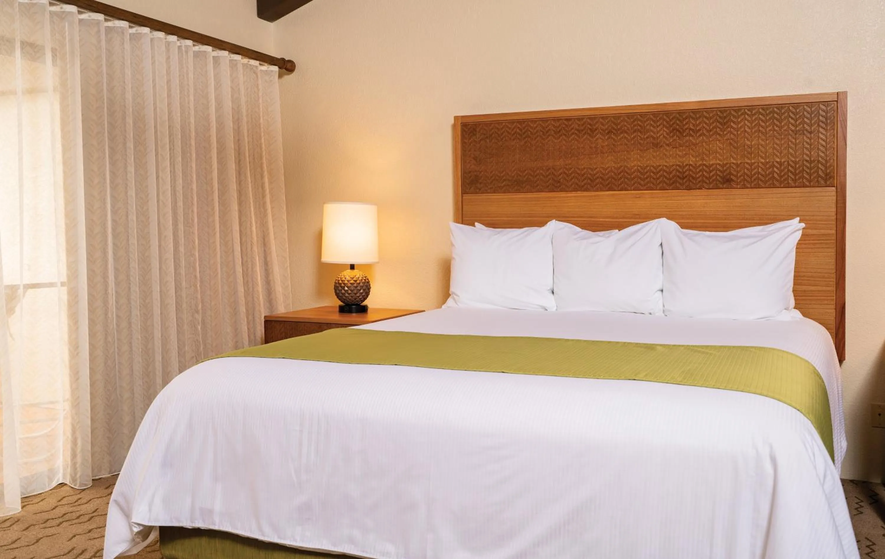 Bedroom, Bed in Kona Coast Resort