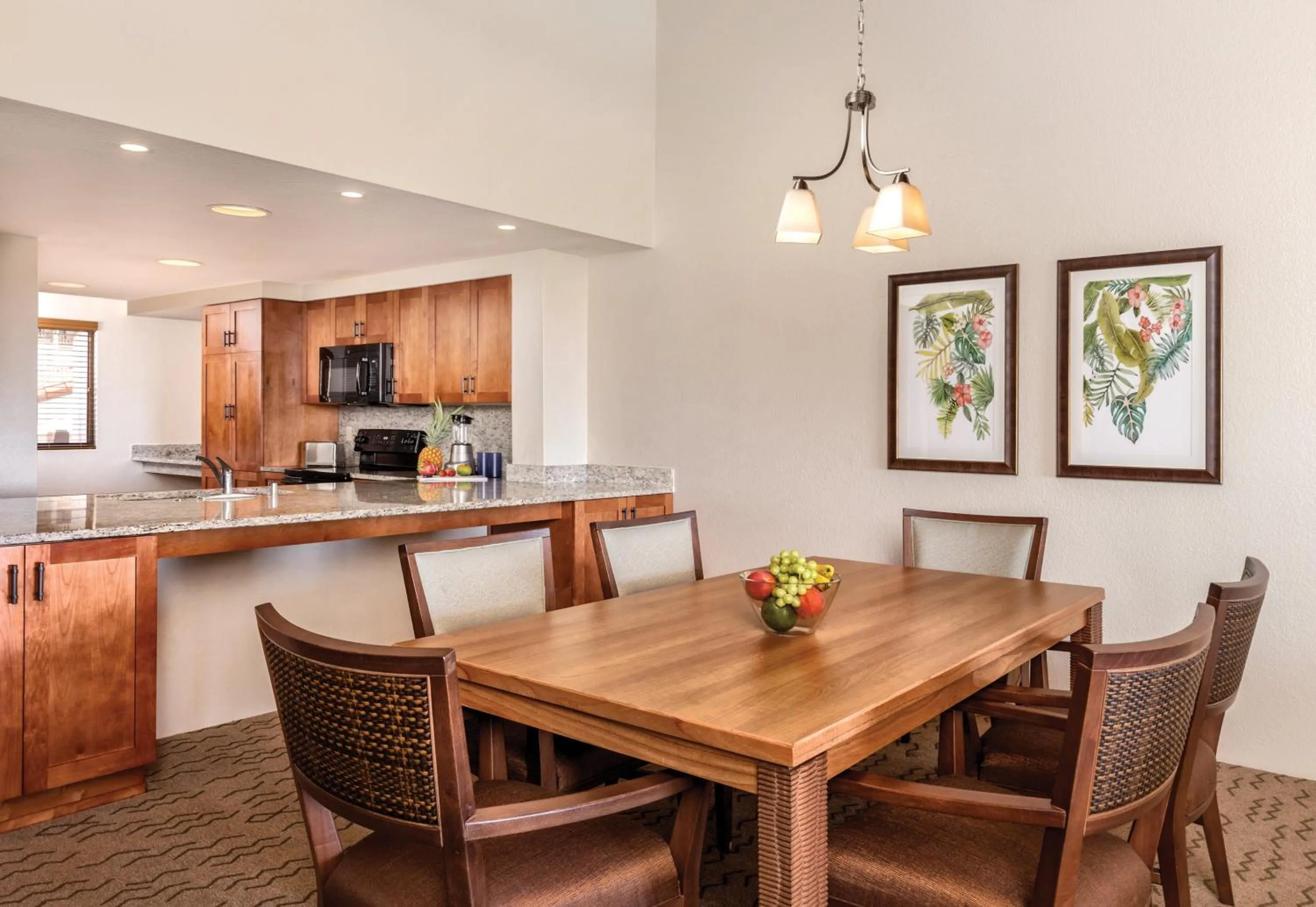 Food and drinks in Kona Coast Resort