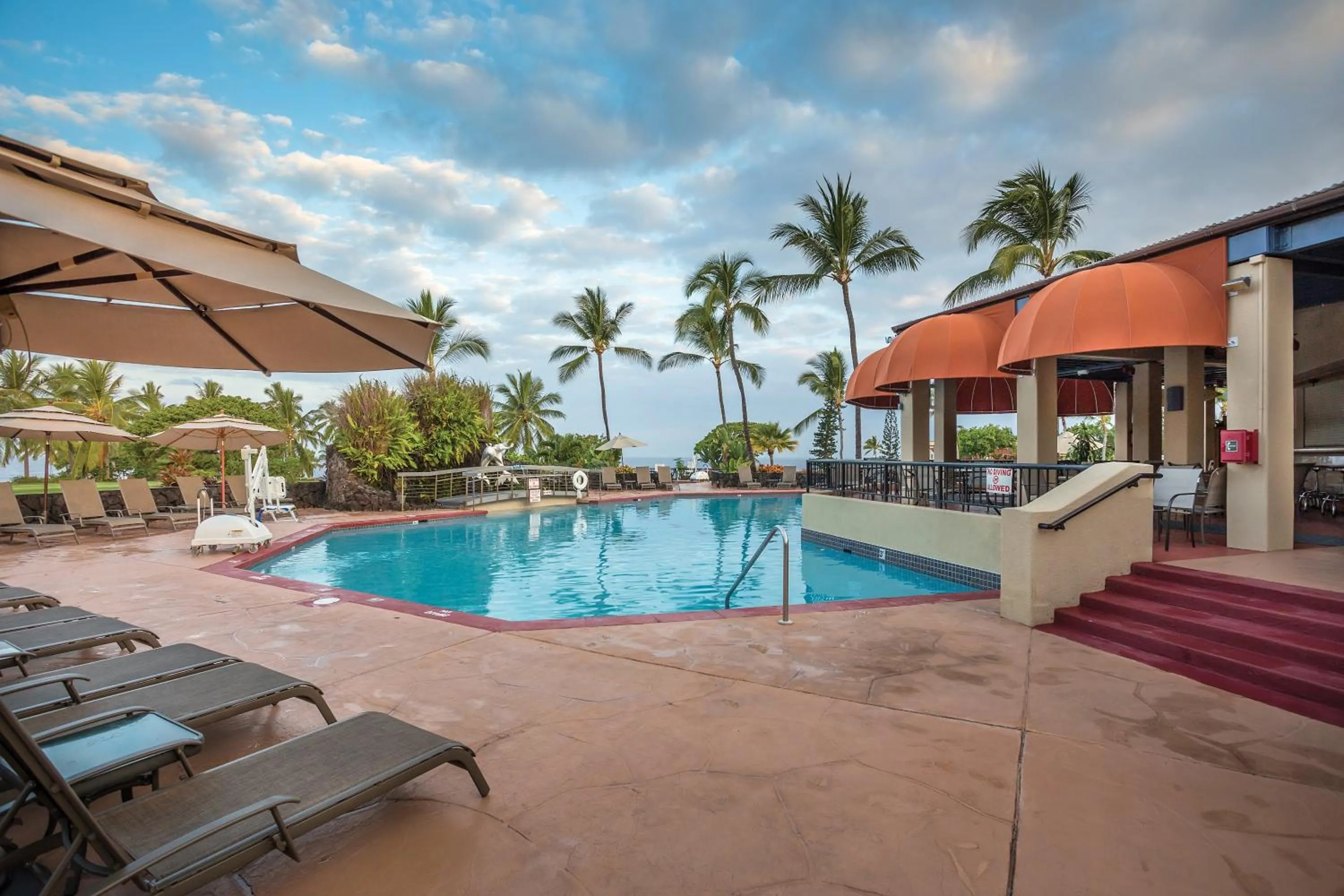 Swimming pool in Kona Coast Resort