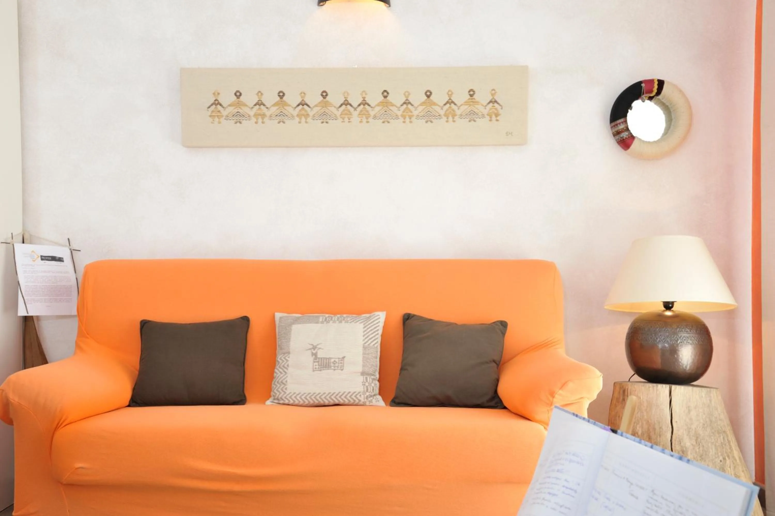 Communal lounge/ TV room, Bed in Le Stanze di Patika