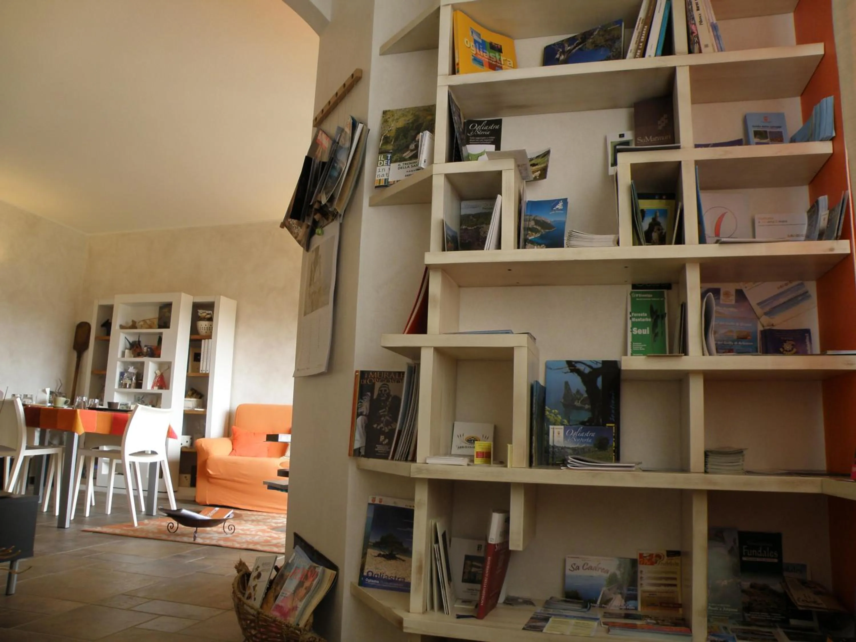 Library in Le Stanze di Patika