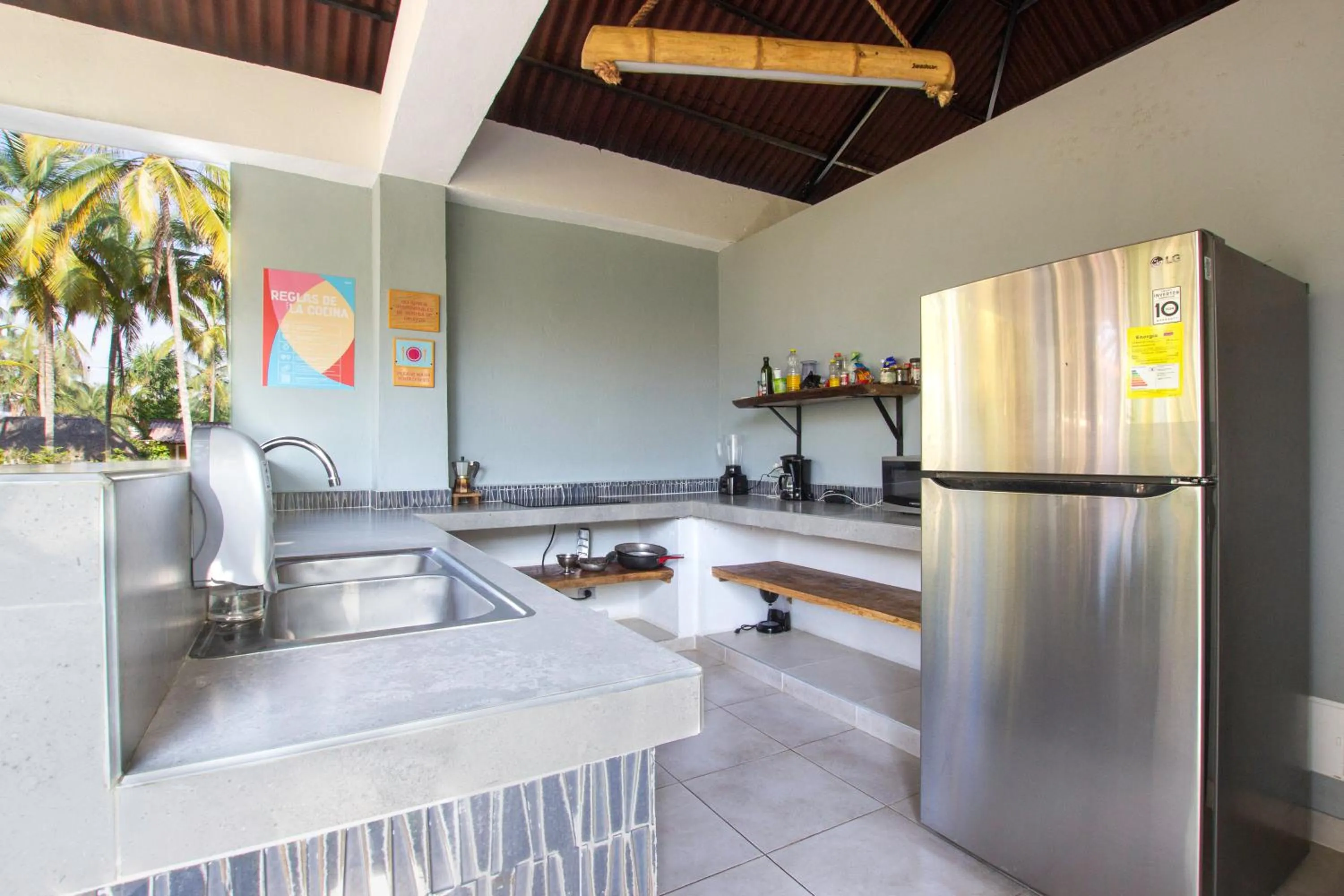 Communal kitchen in Socialtel Palomino