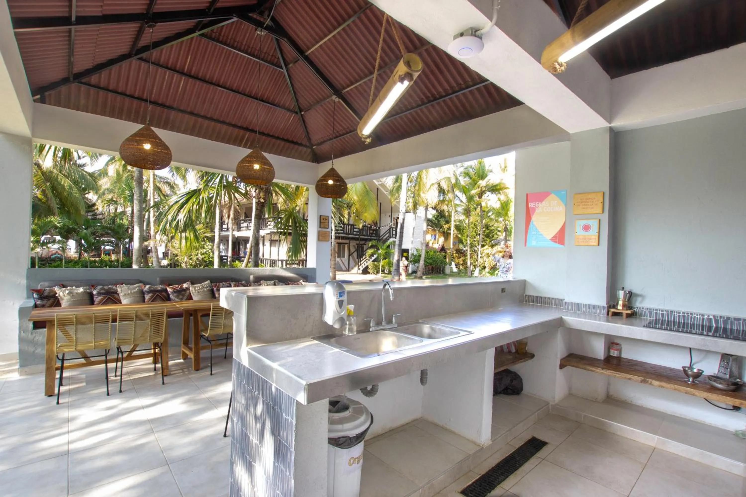 Communal kitchen in Socialtel Palomino