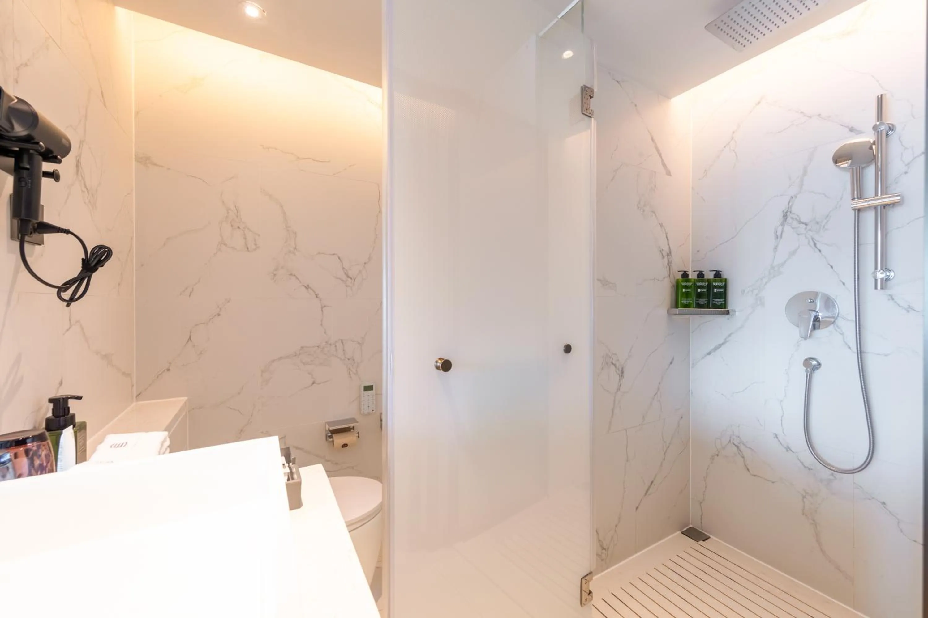 Shower, Bathroom in Amber East Hotel