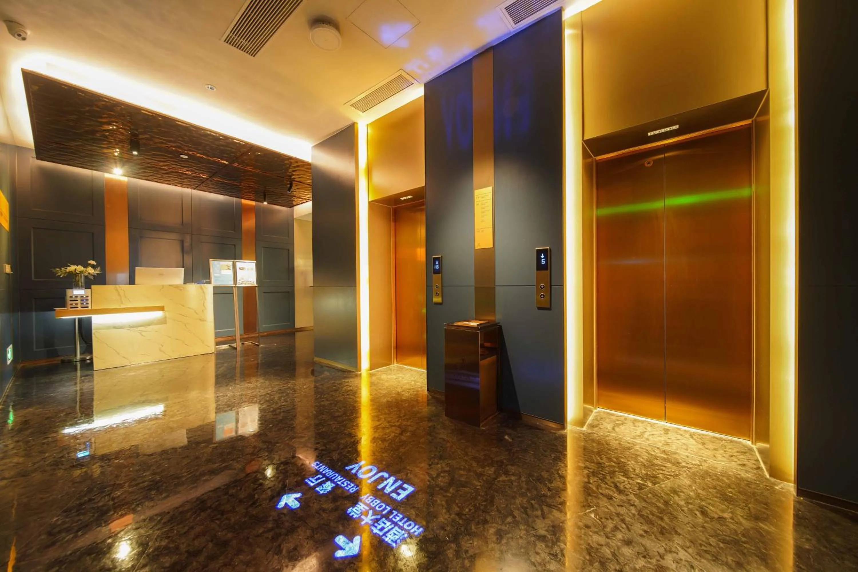 elevator in Imperial Traders Elong Hotel