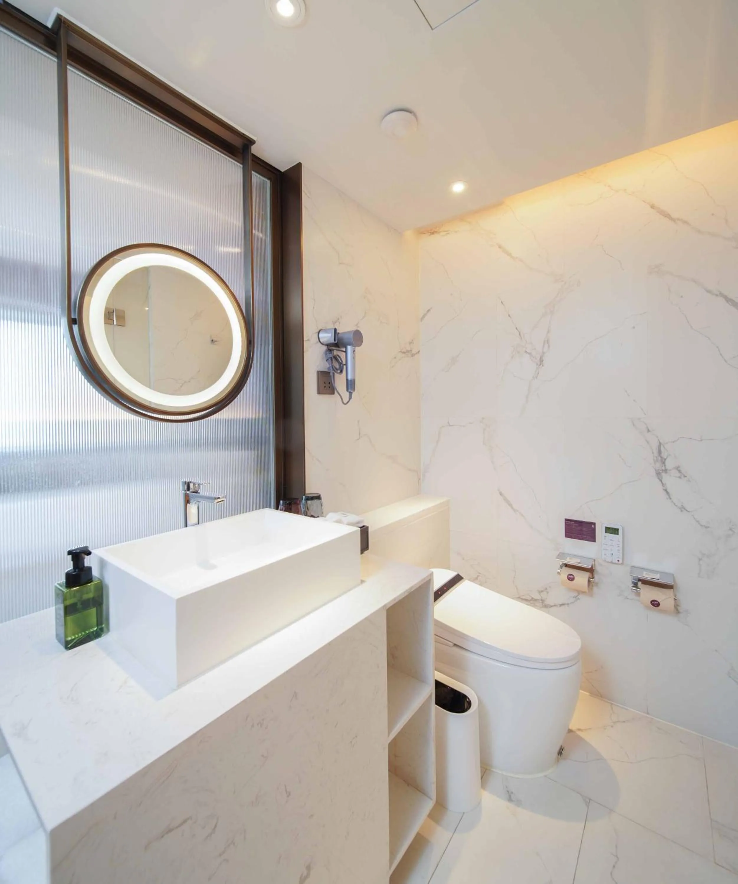 Toilet in Imperial Traders Elong Hotel