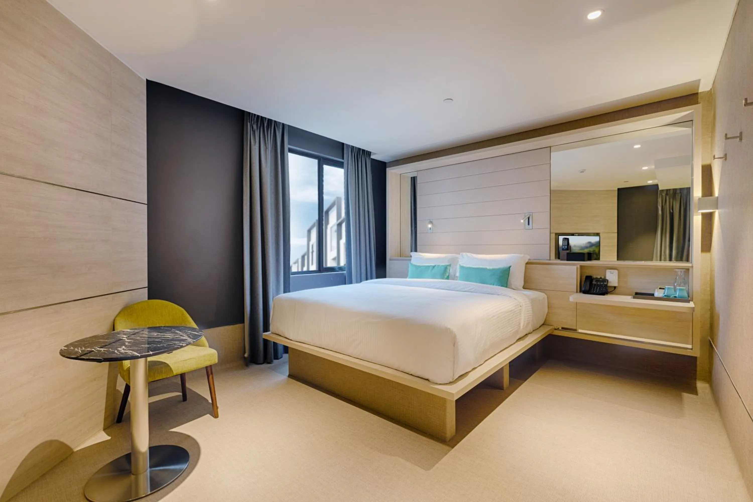 Photo of the whole room, Bed in The Upper House, Batu Kawan