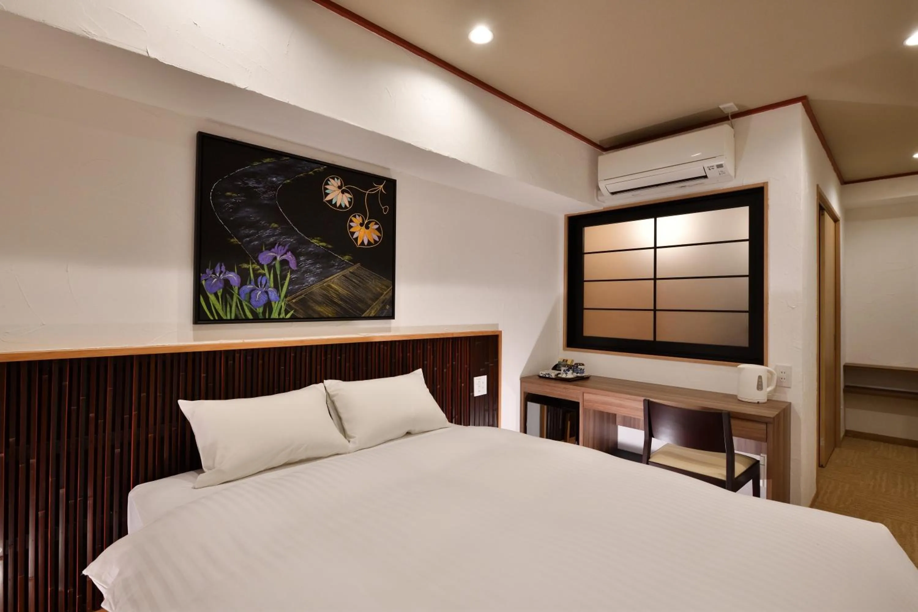 Bedroom, Bed in Wanosato Kyoto Musee