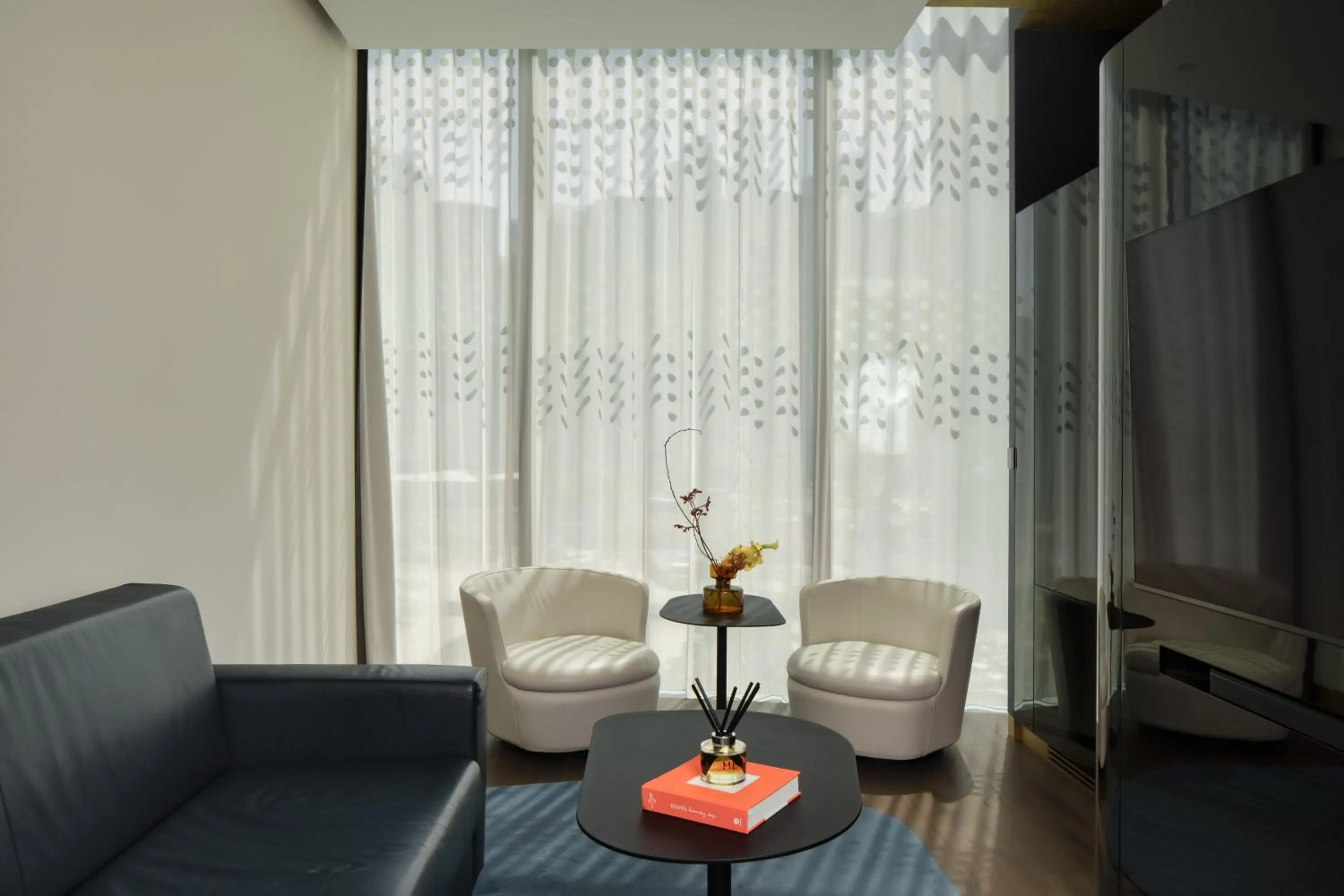 Living room in ME Dubai by Meliá