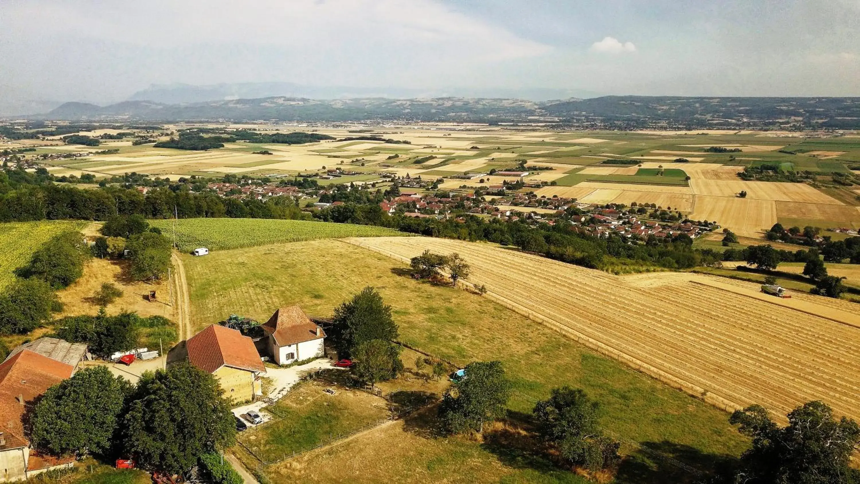 Property building in Au dessus de Parady Property building in Au dessus de Parady