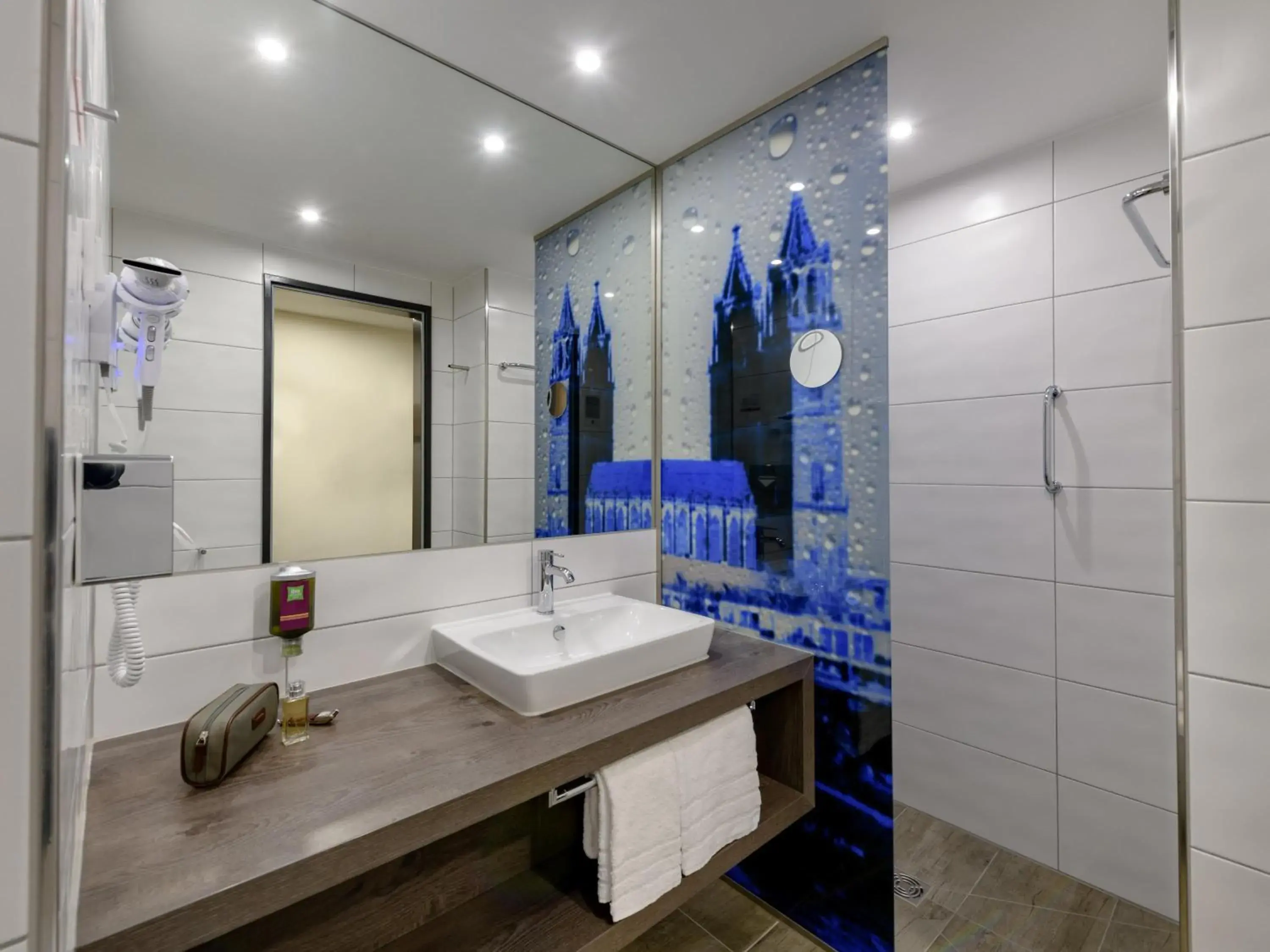 Family Room with double bed and sofa bed in ibis Styles Magdeburg Family Room with double bed and sofa bed in ibis Styles Magdeburg