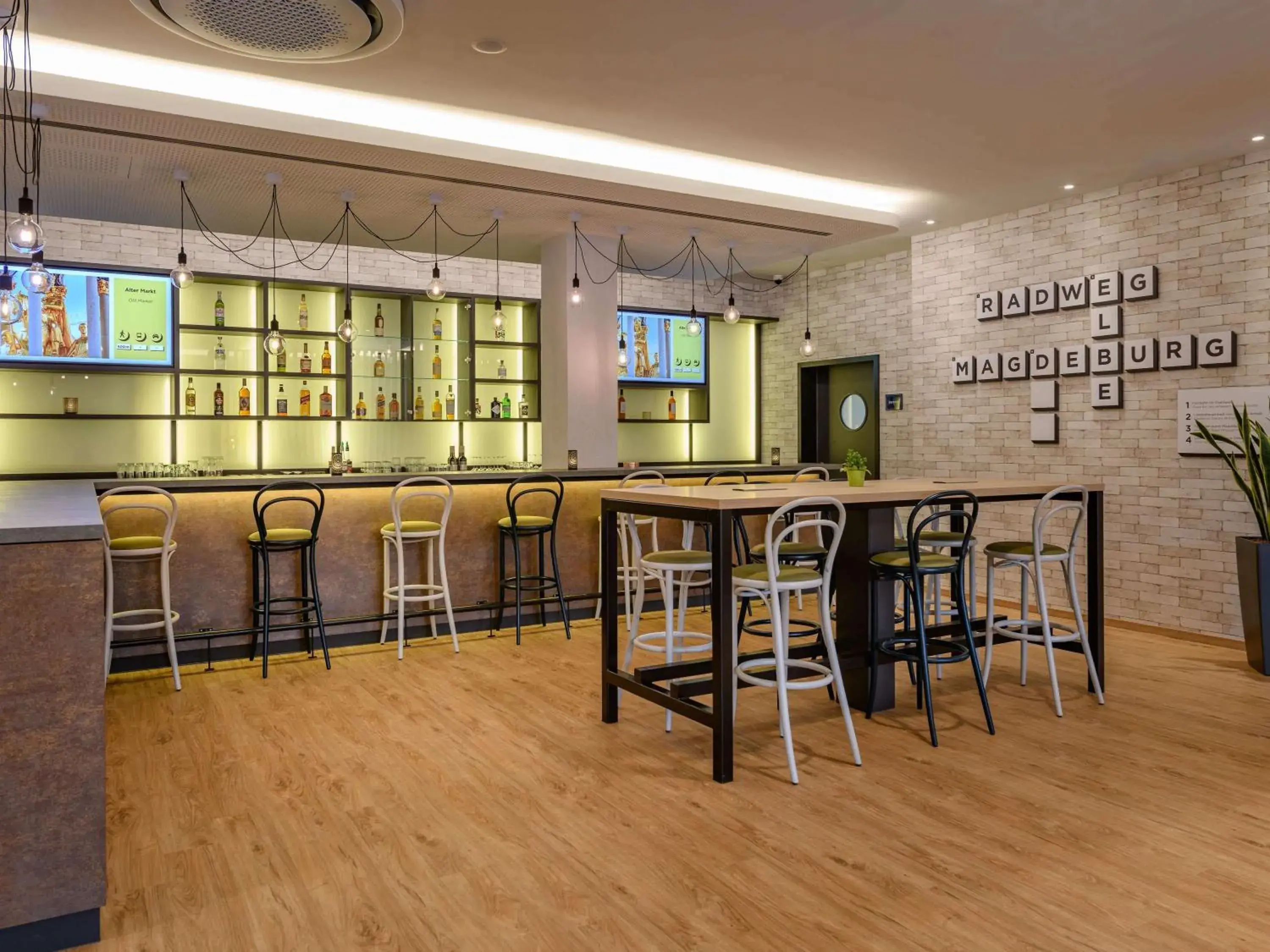 Lounge or bar in ibis Styles Magdeburg Lounge or bar in ibis Styles Magdeburg