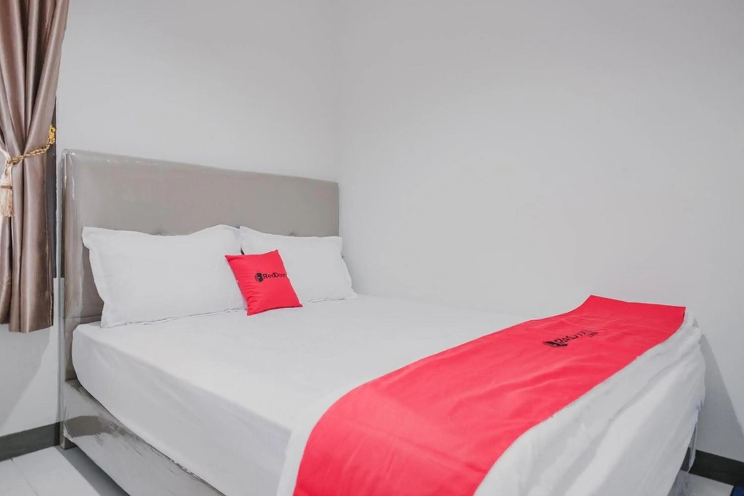 Bed in RedDoorz @ Jalan Narada Lampung Bed in RedDoorz @ Jalan Narada Lampung