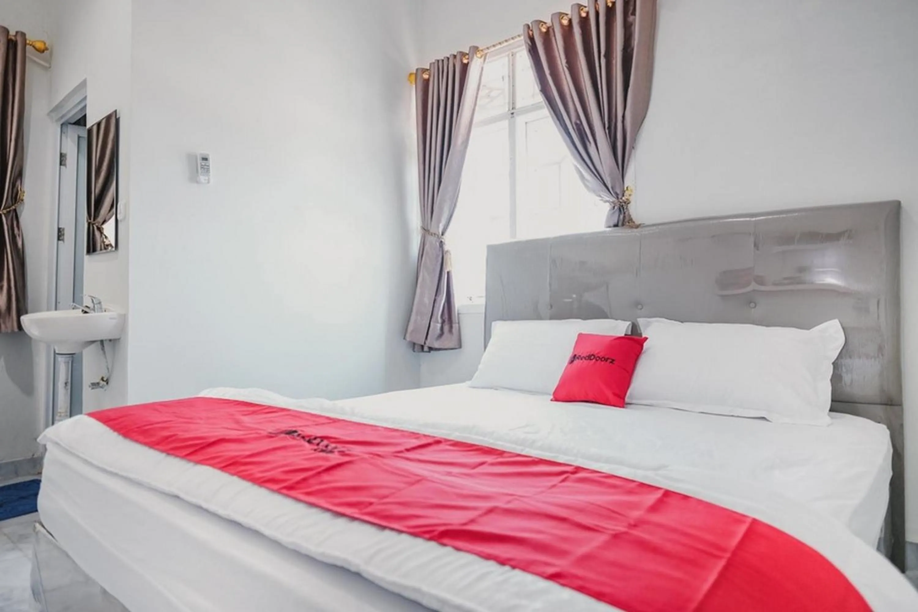 Bedroom, Bed in RedDoorz @ Jalan Narada Lampung