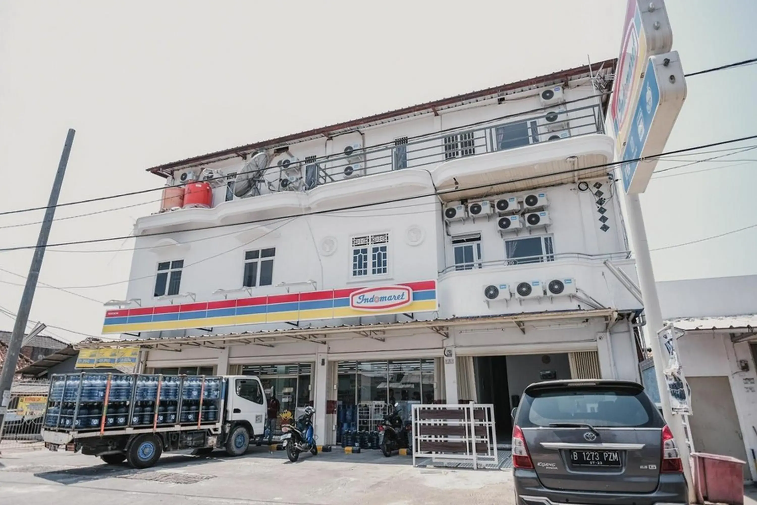 Property building in RedDoorz @ Jalan Narada Lampung Property building in RedDoorz @ Jalan Narada Lampung