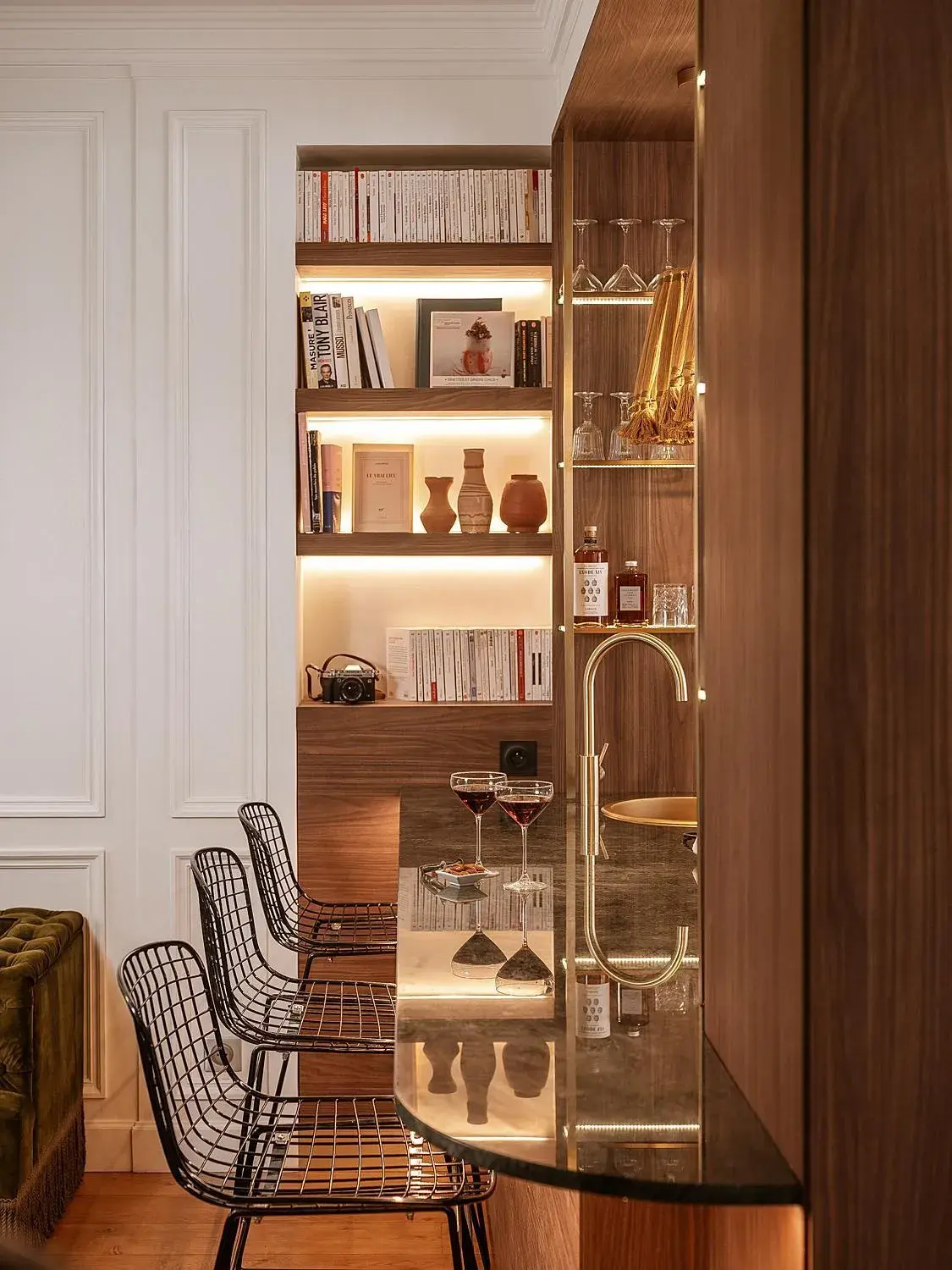 Lounge or bar in Hôtel Zélie Champs-Elysées Lounge or bar in Hôtel Zélie Champs-Elysées