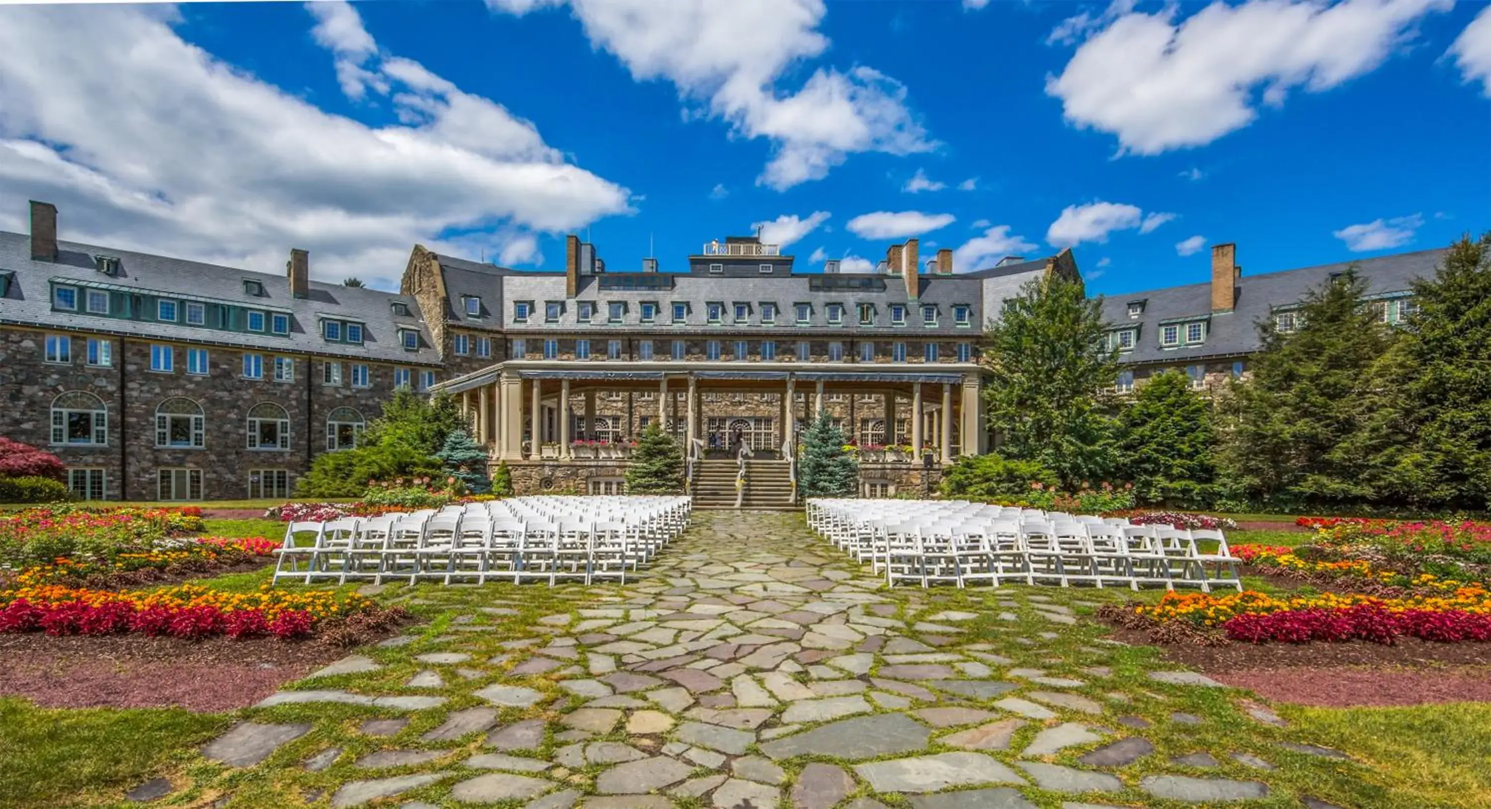 Facade/entrance in Skytop Lodge Facade/entrance in Skytop Lodge