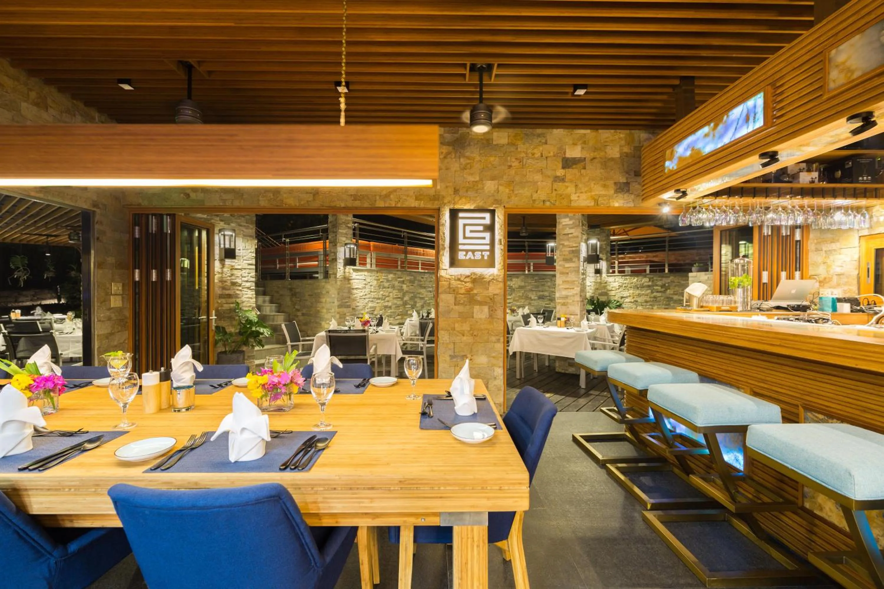 Restaurant/places to eat in Kokomo Botanical Resort - Caribbean Family Cottages