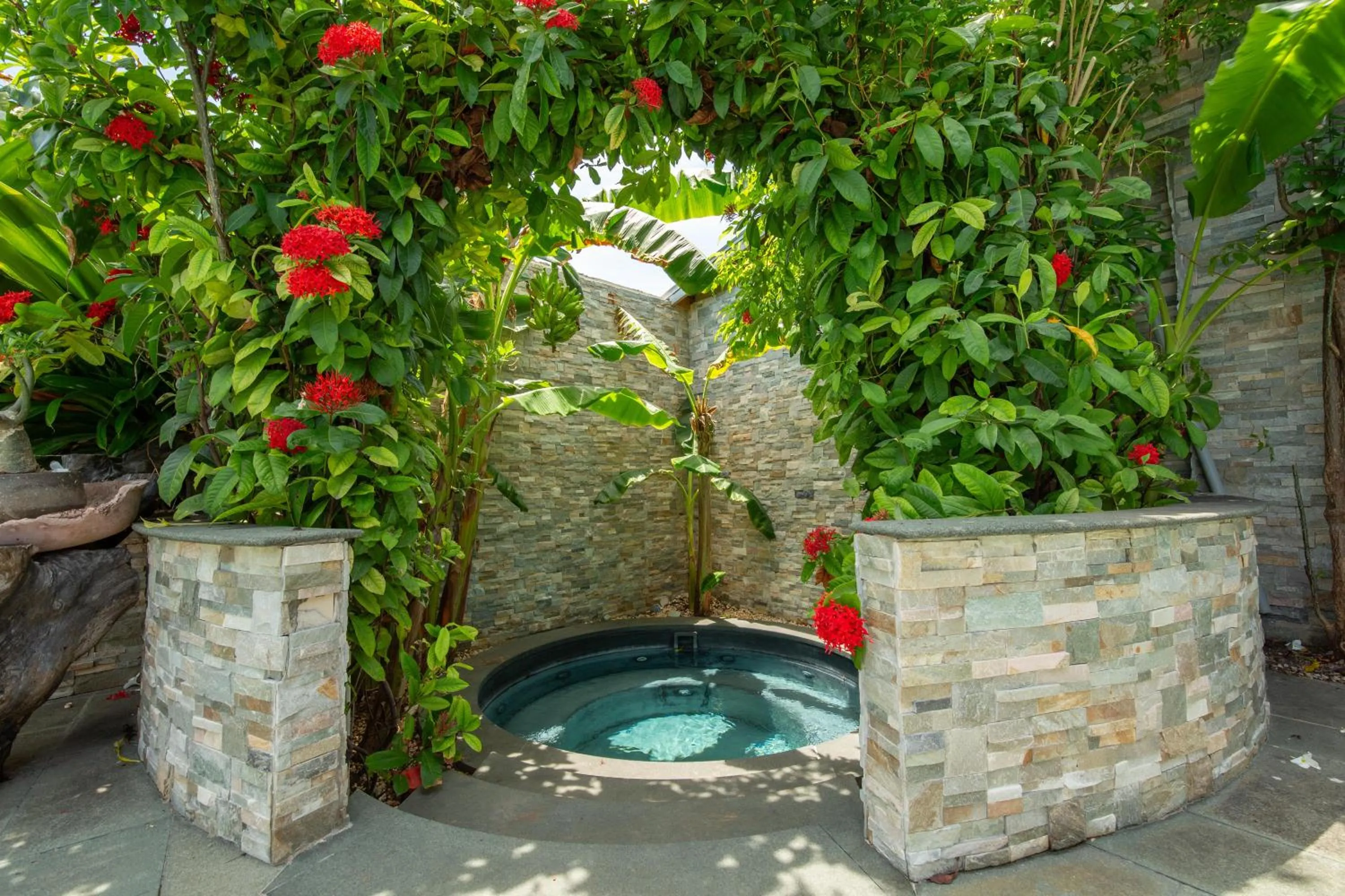 Hot Tub in Kokomo Botanical Resort - Caribbean Family Cottages