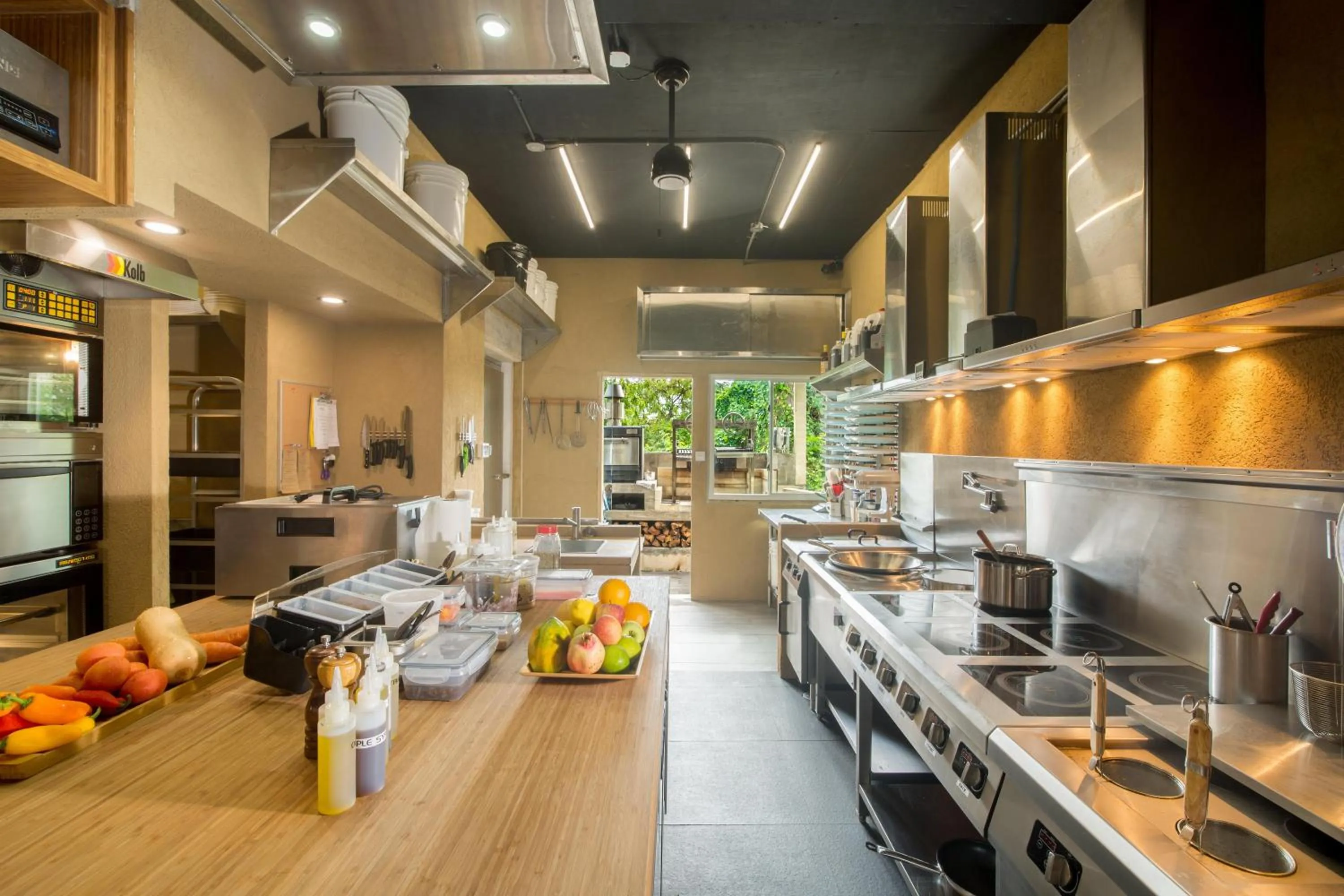 Restaurant/places to eat in Kokomo Botanical Resort - Caribbean Family Cottages