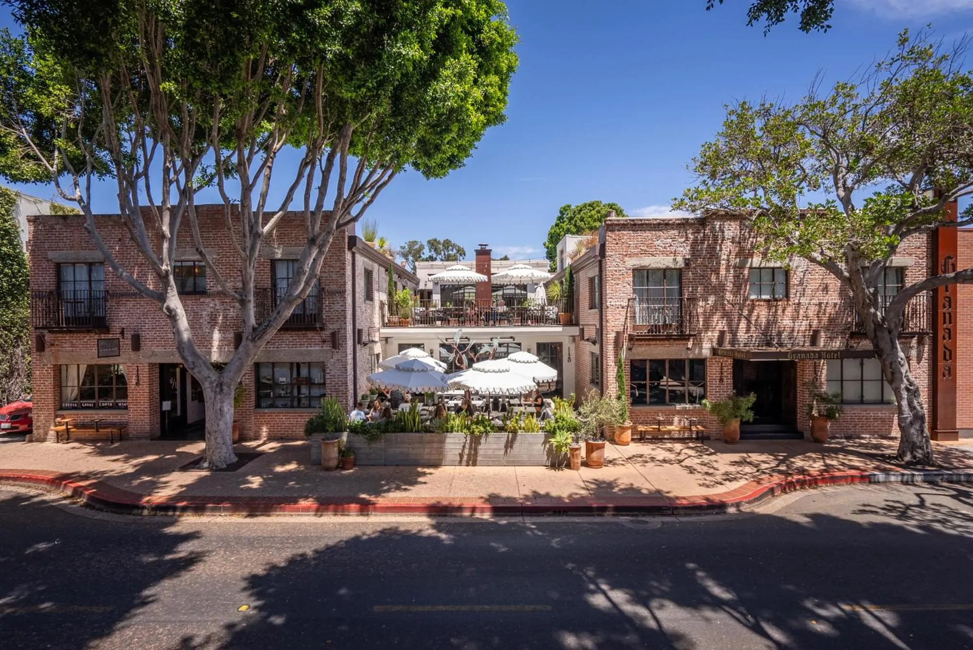 Property building in Granada Hotel & Bistro