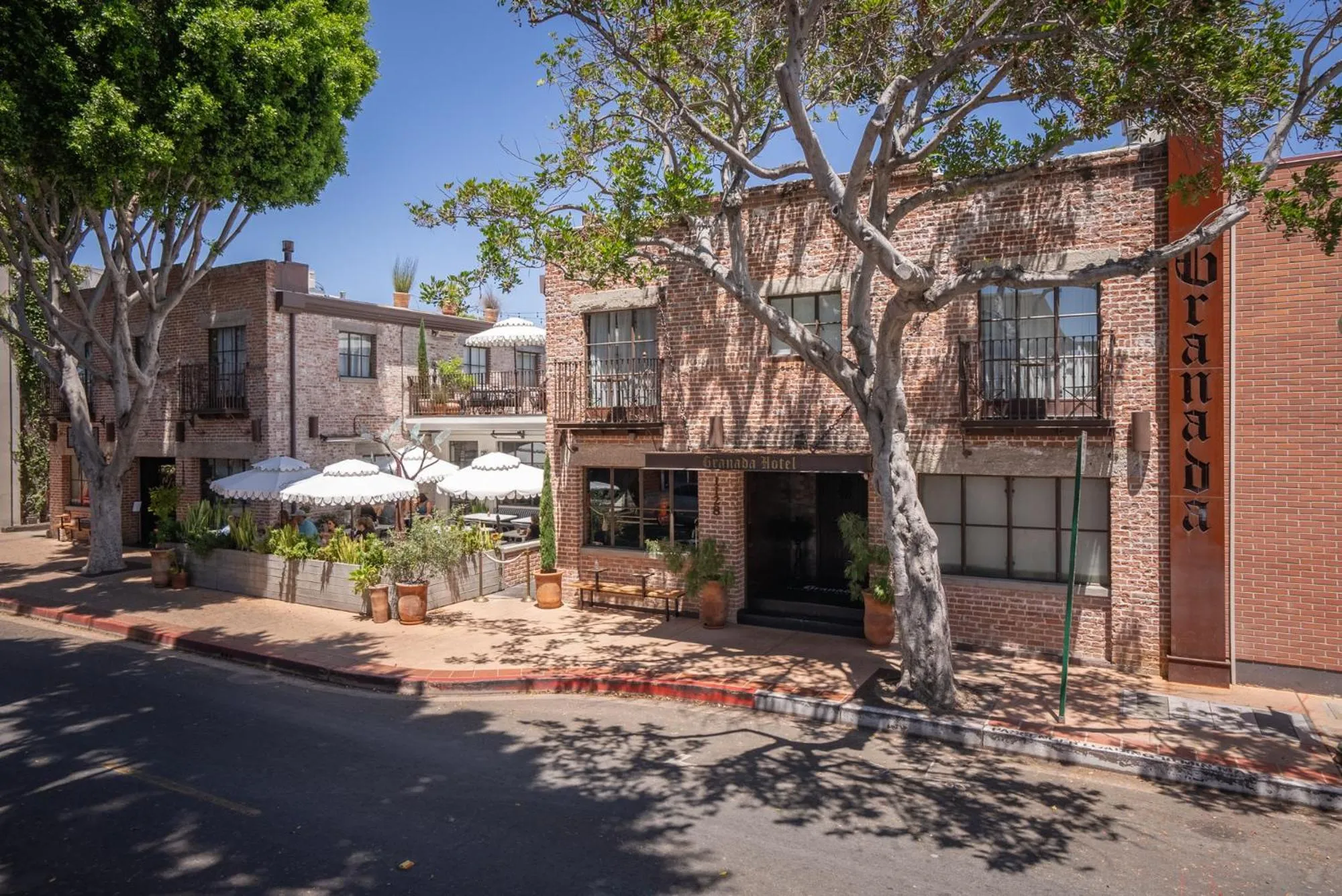 Property building in Granada Hotel & Bistro