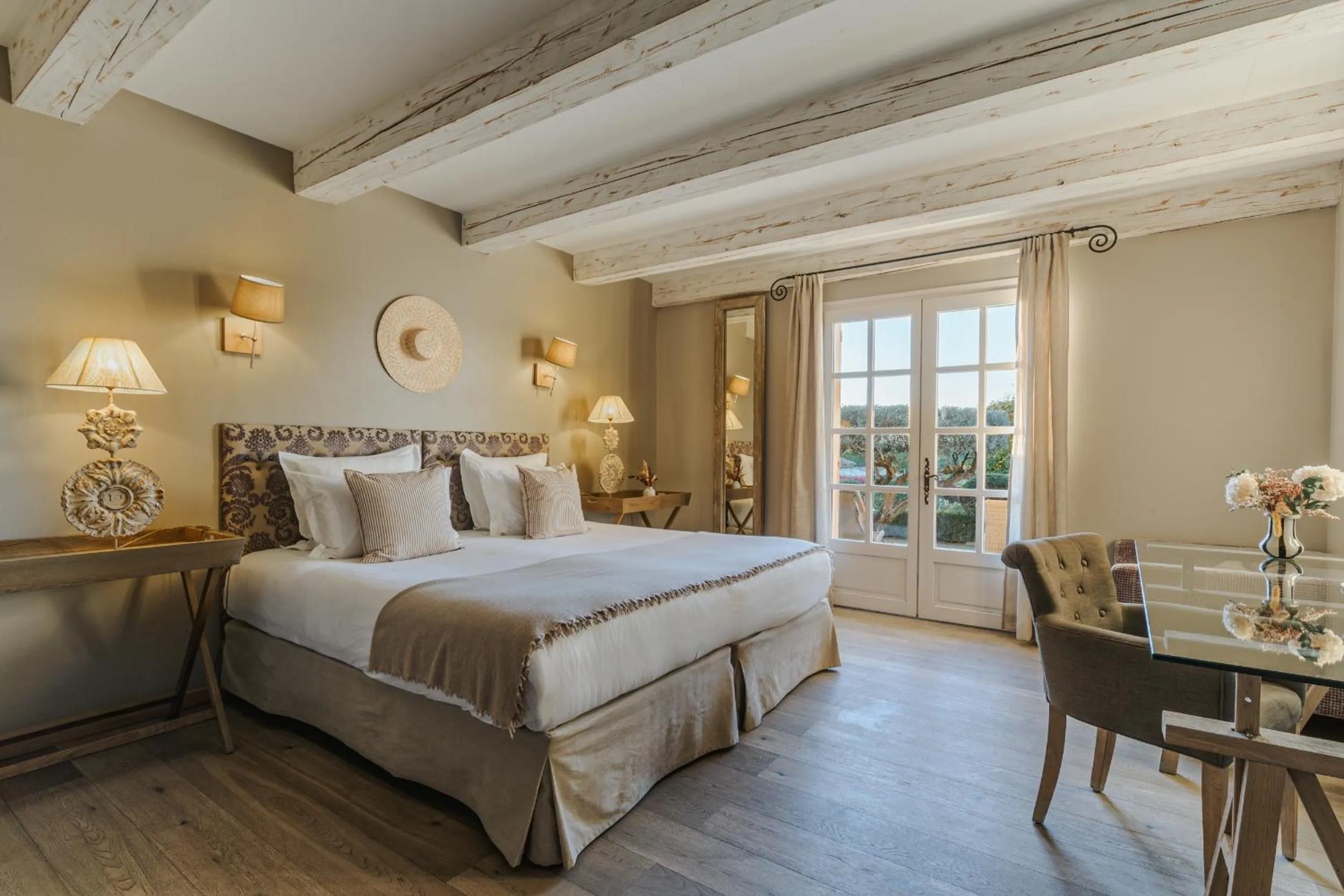 Bed in La Bastide Saint Georges & Spa