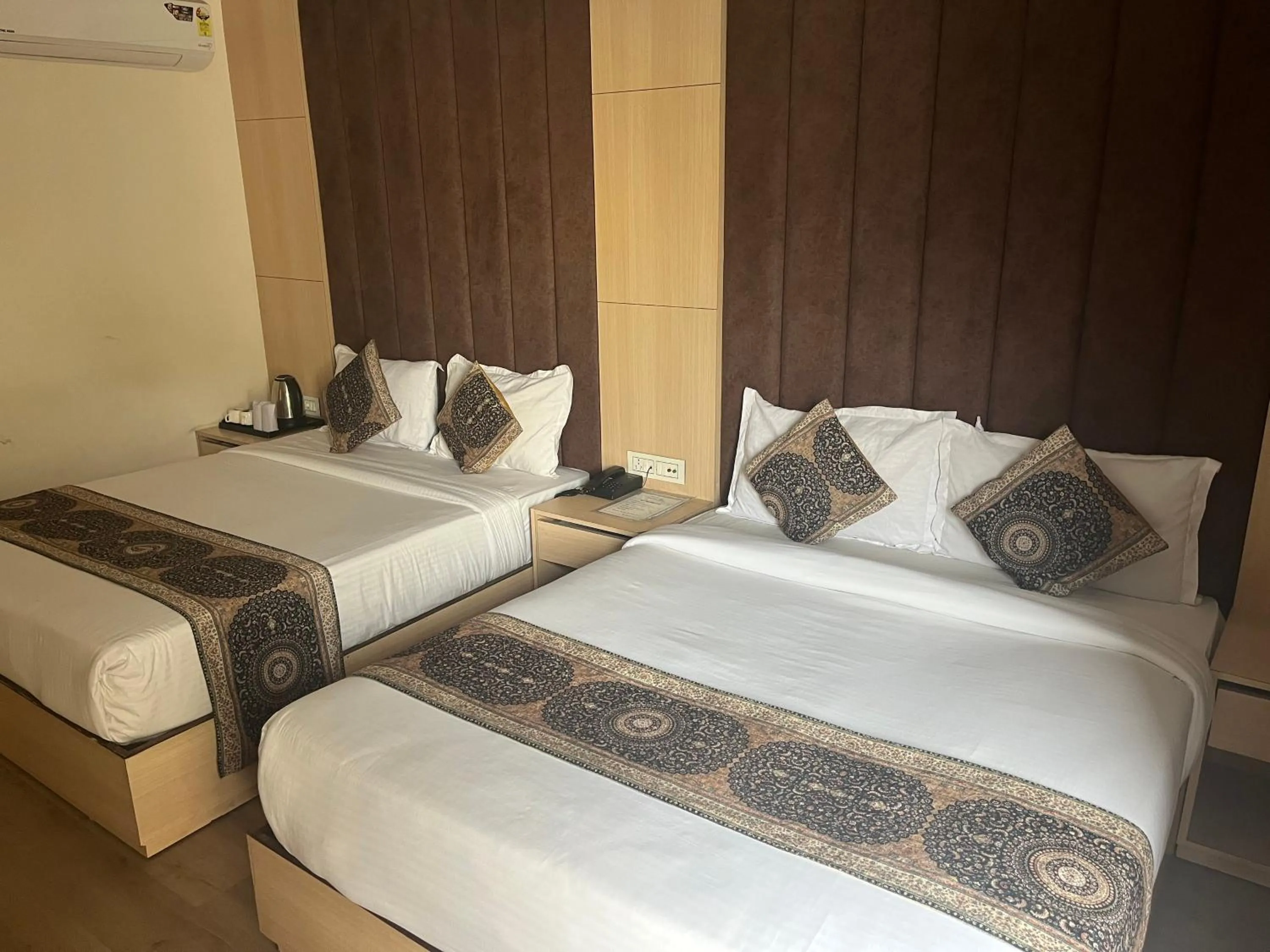 Bed in Hotel Exotic - 5 min walk from Golden Temple